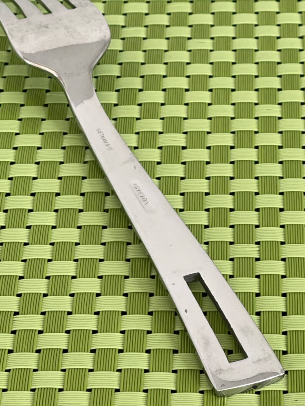 Oneida CIRCUIT Stainless Pierced Glossy Satin Accent Flatware SMART CHOICE A84WU