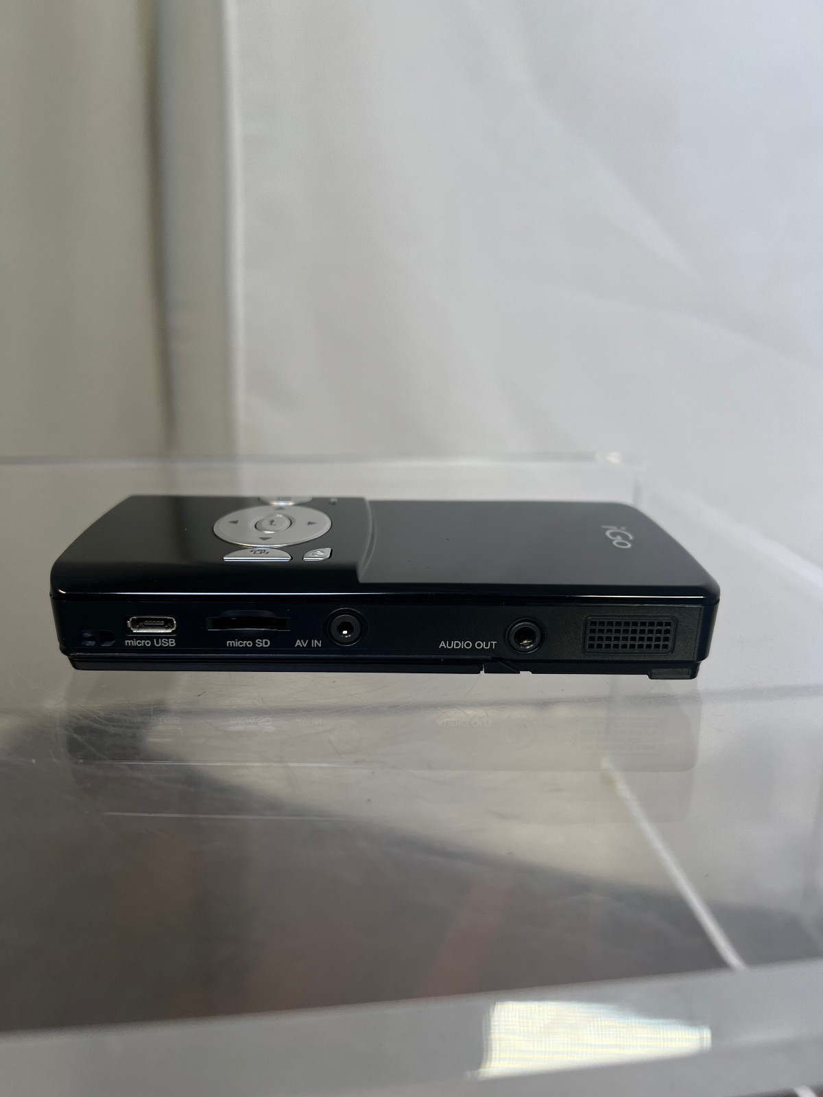 iGo Pocket Projector Slim DLP Texas Instruments: UP2020
