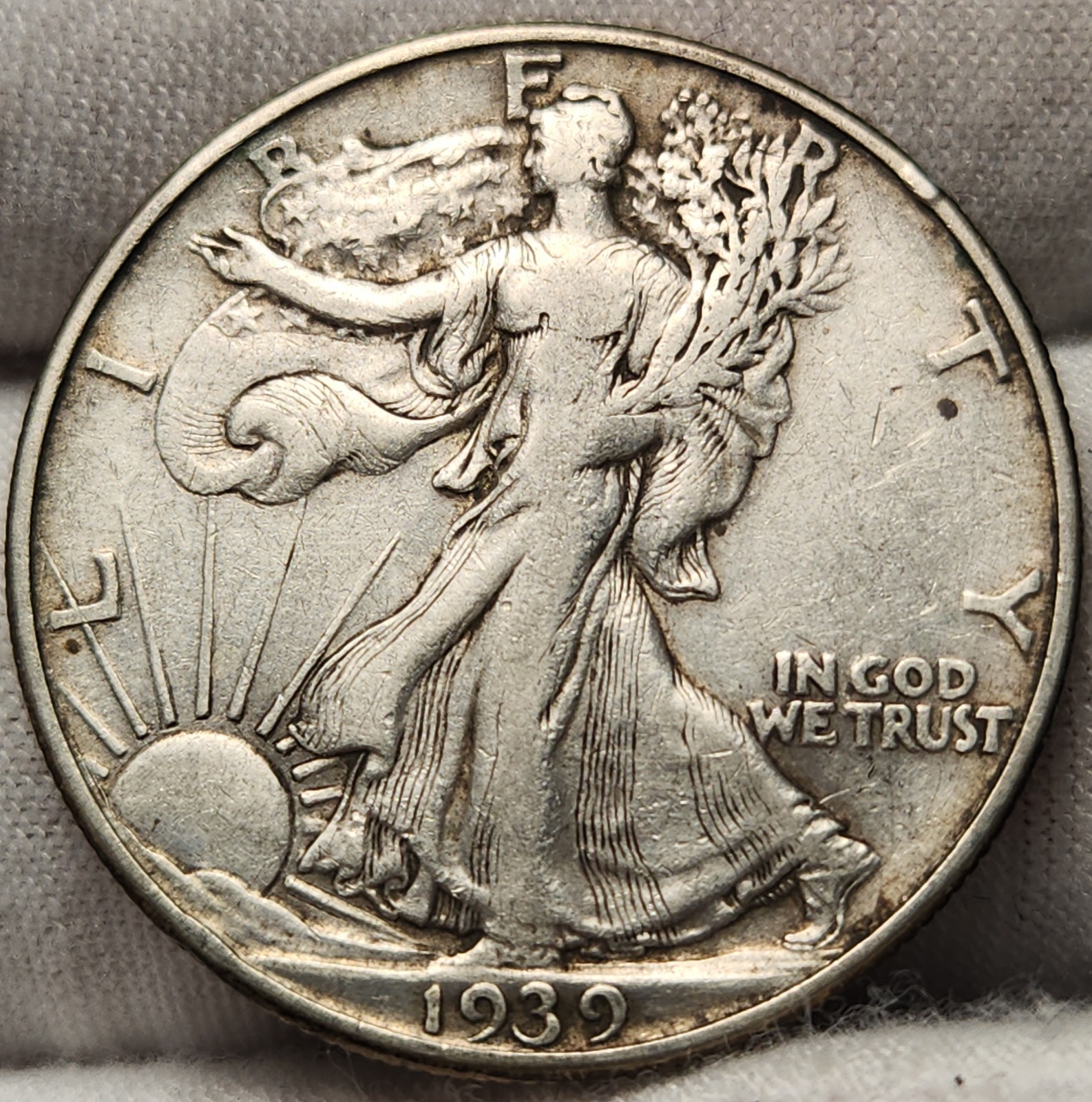 1939 D Walking Liberty Half Dollar - 90% Silver - Great For Albums - WL-3928d