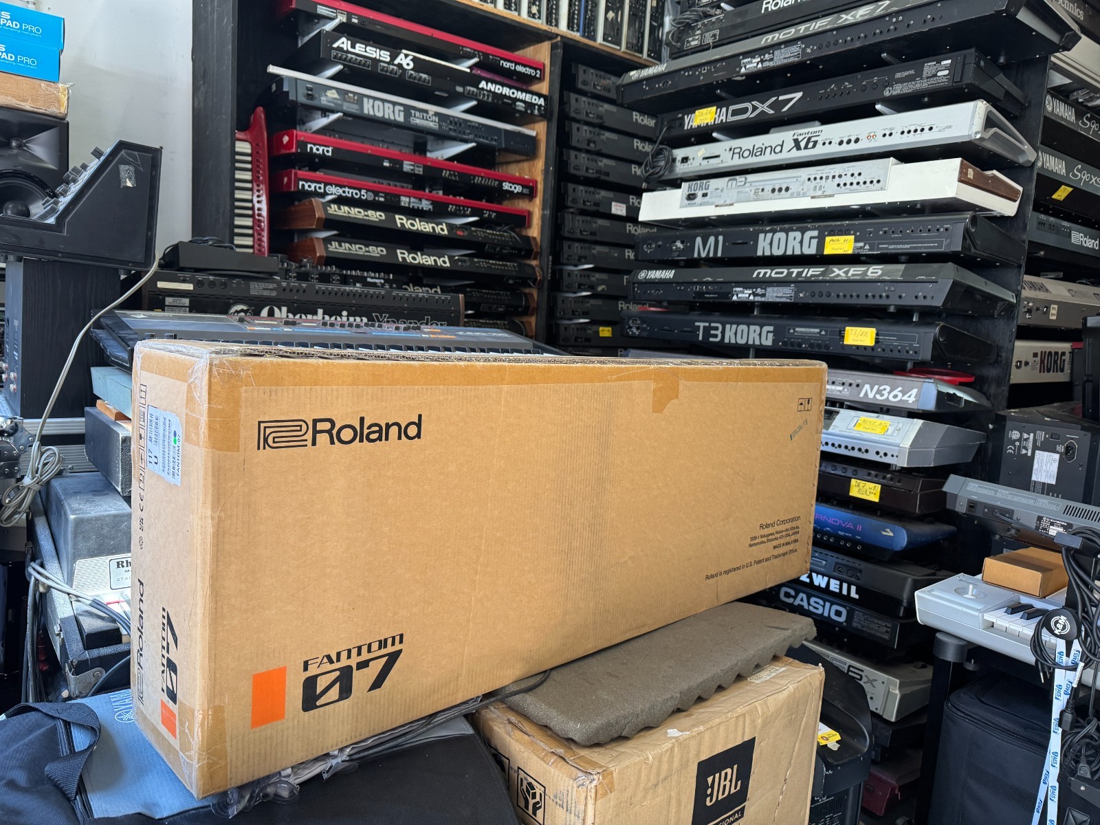 Roland Fantom 07 , 76-key Keyboard Workstation , in box ,New York City   ARMENS