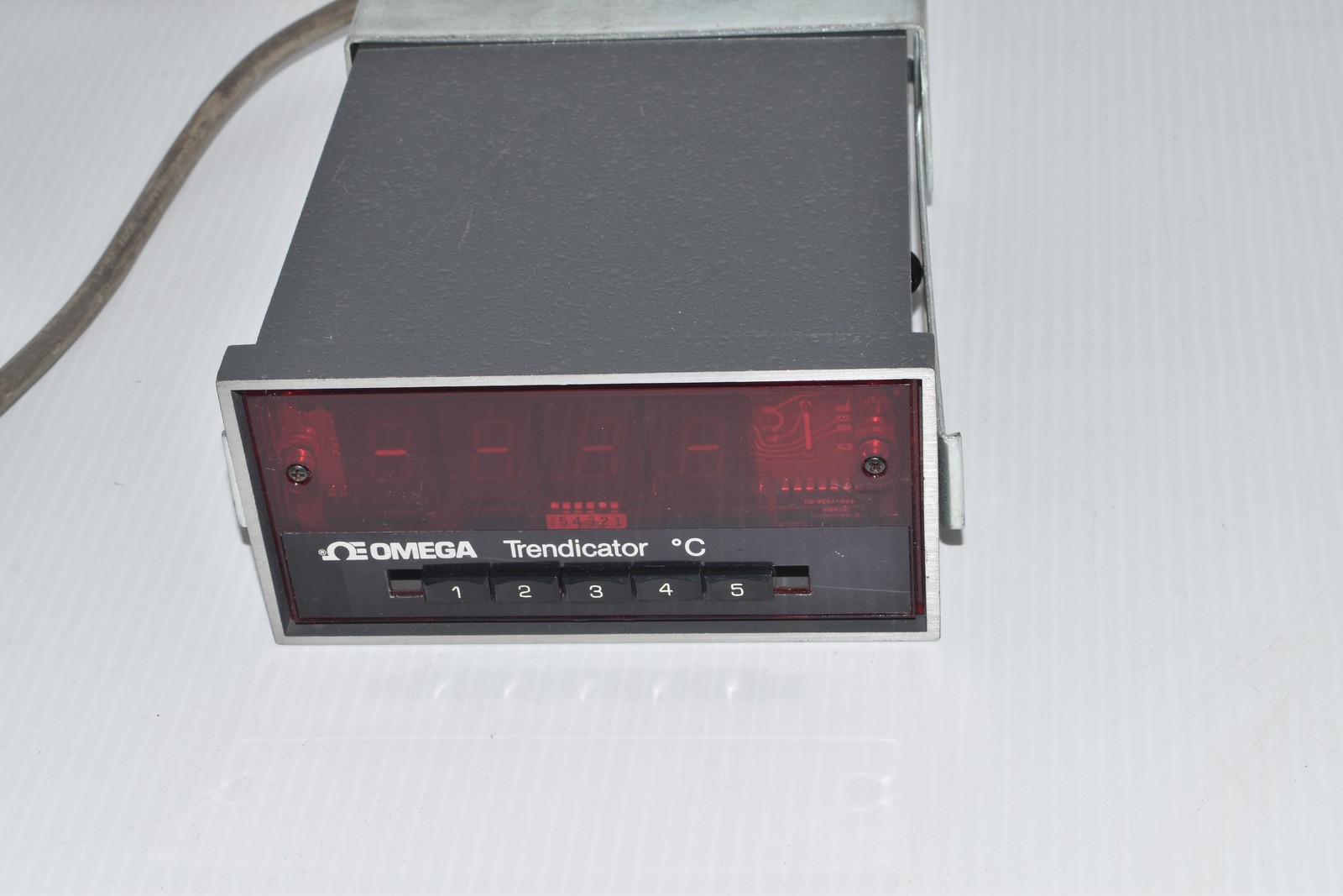 OMEGA TRENDICATOR MODEL 402A  (OQK17)