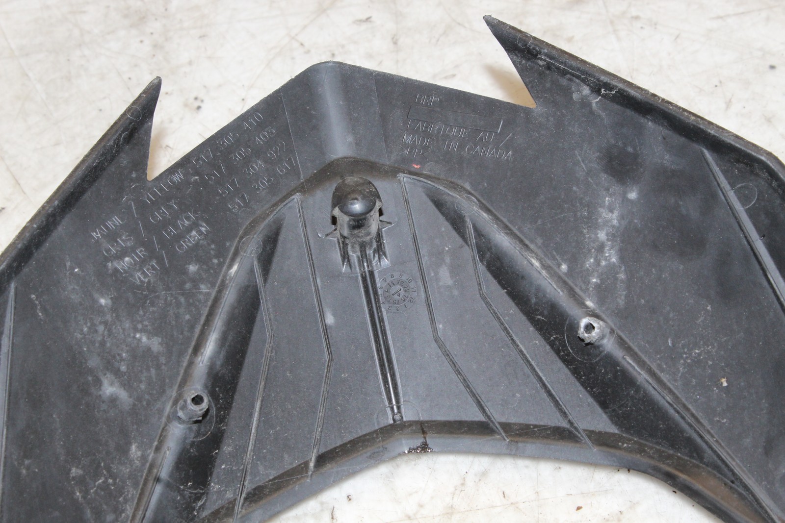 2015 Ski-doo Summit XM 800 Windshield Trim 517304922