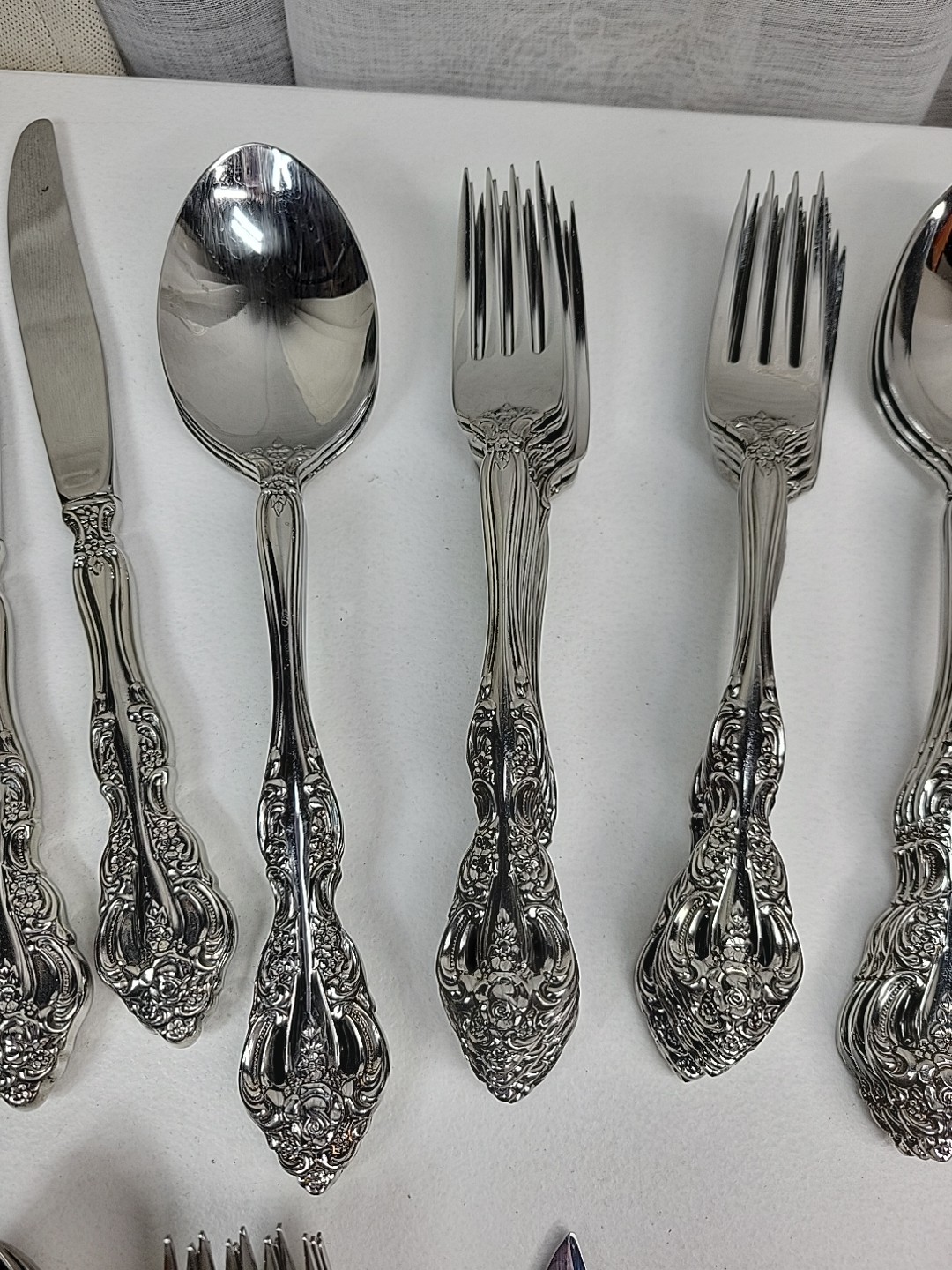 ONEIDA Heirloom Cube Michelangelo Stainless Flatware 60 +Pieces Service for 12
