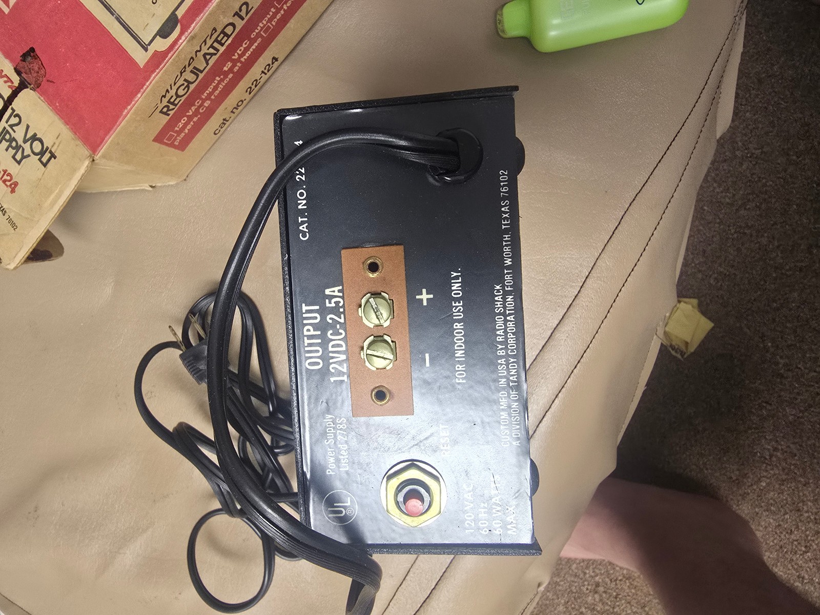 Micronta 22-124 Regulated 12 Volt Power Supply 2.5 AMP