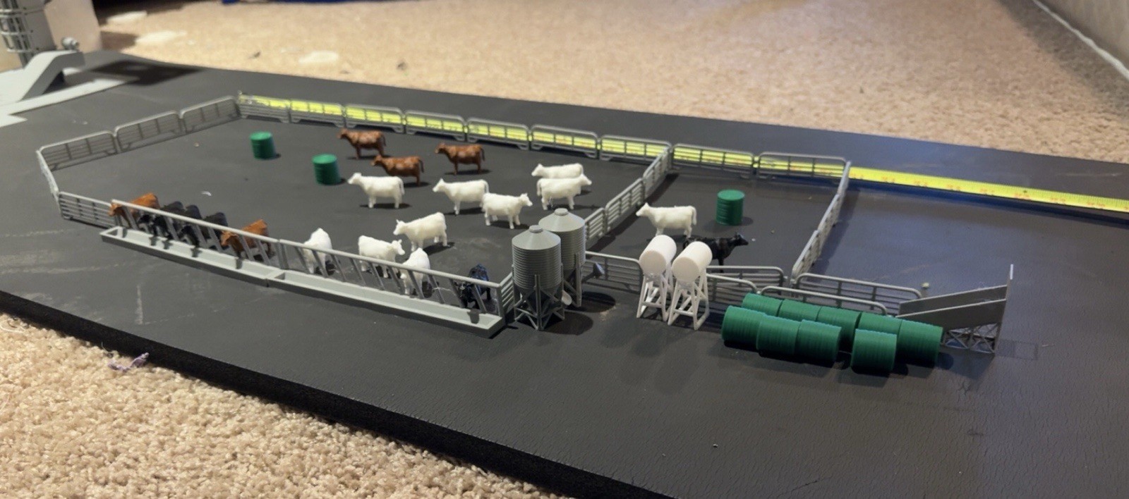 1:64 Feed lot Set - 20x Black Cows, Feeders, Bales, Fencing, Loading Shoot, Bin
