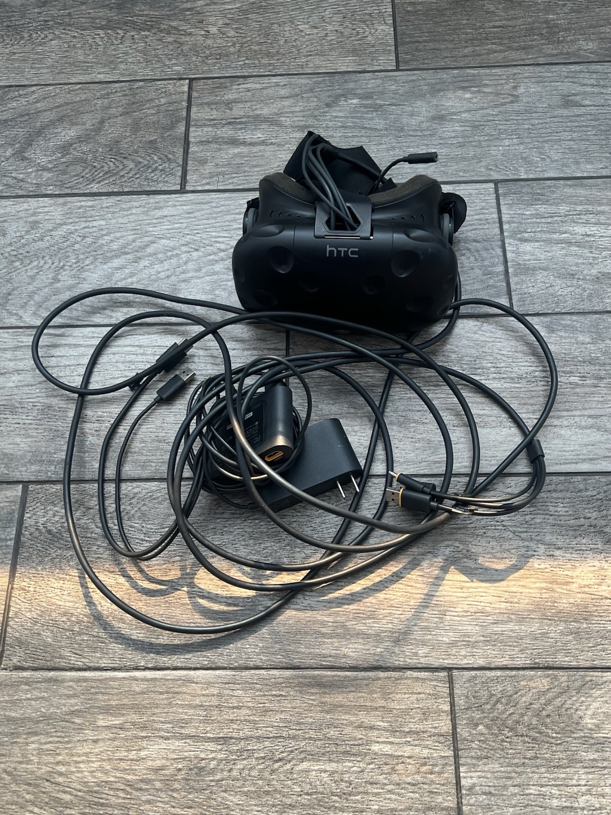HTC Vive Virtual Reality Headset Only with Link Box & Cables