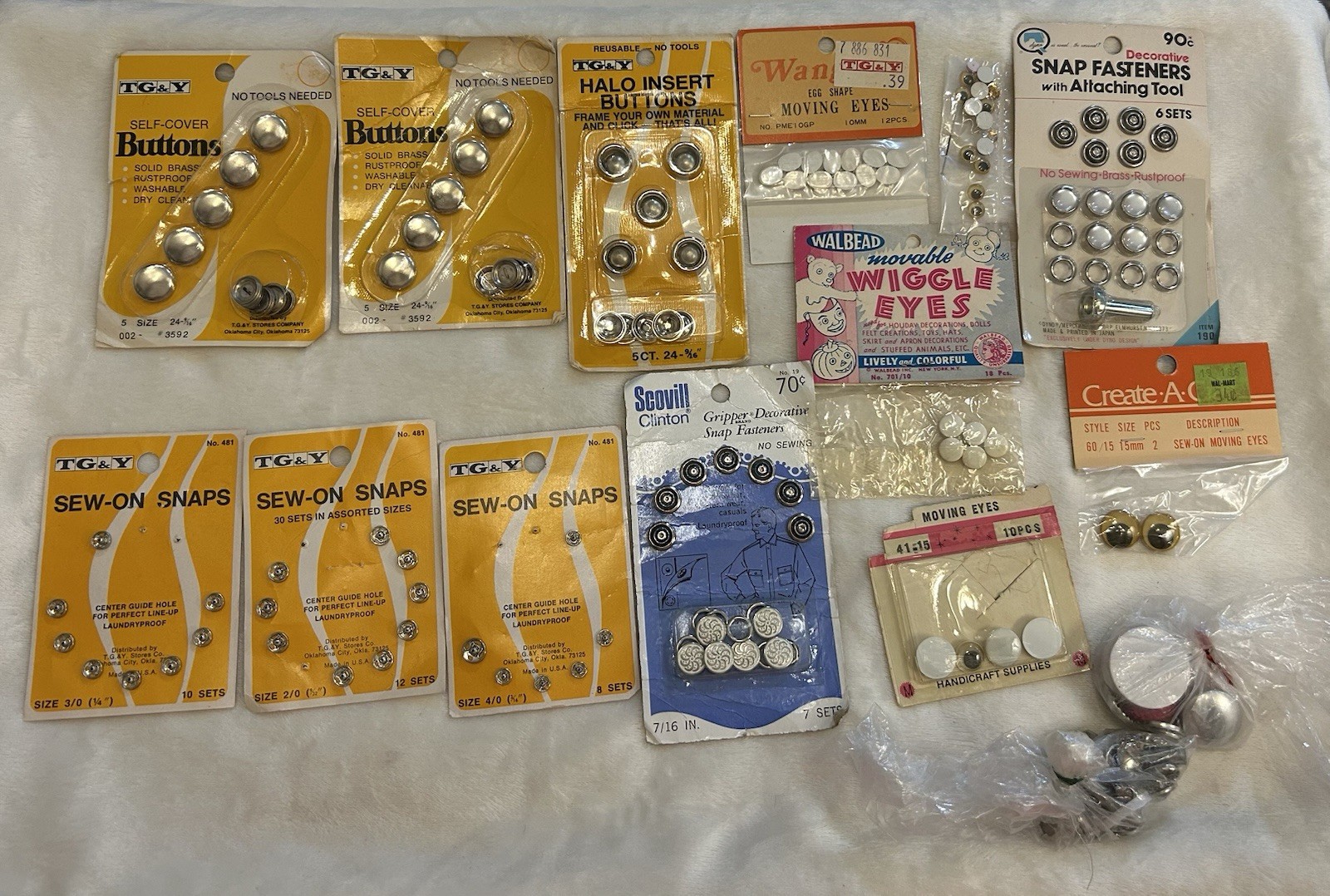 Vintage Lot Of Sewing Notions TG&Y Scovill Walbead (S17)