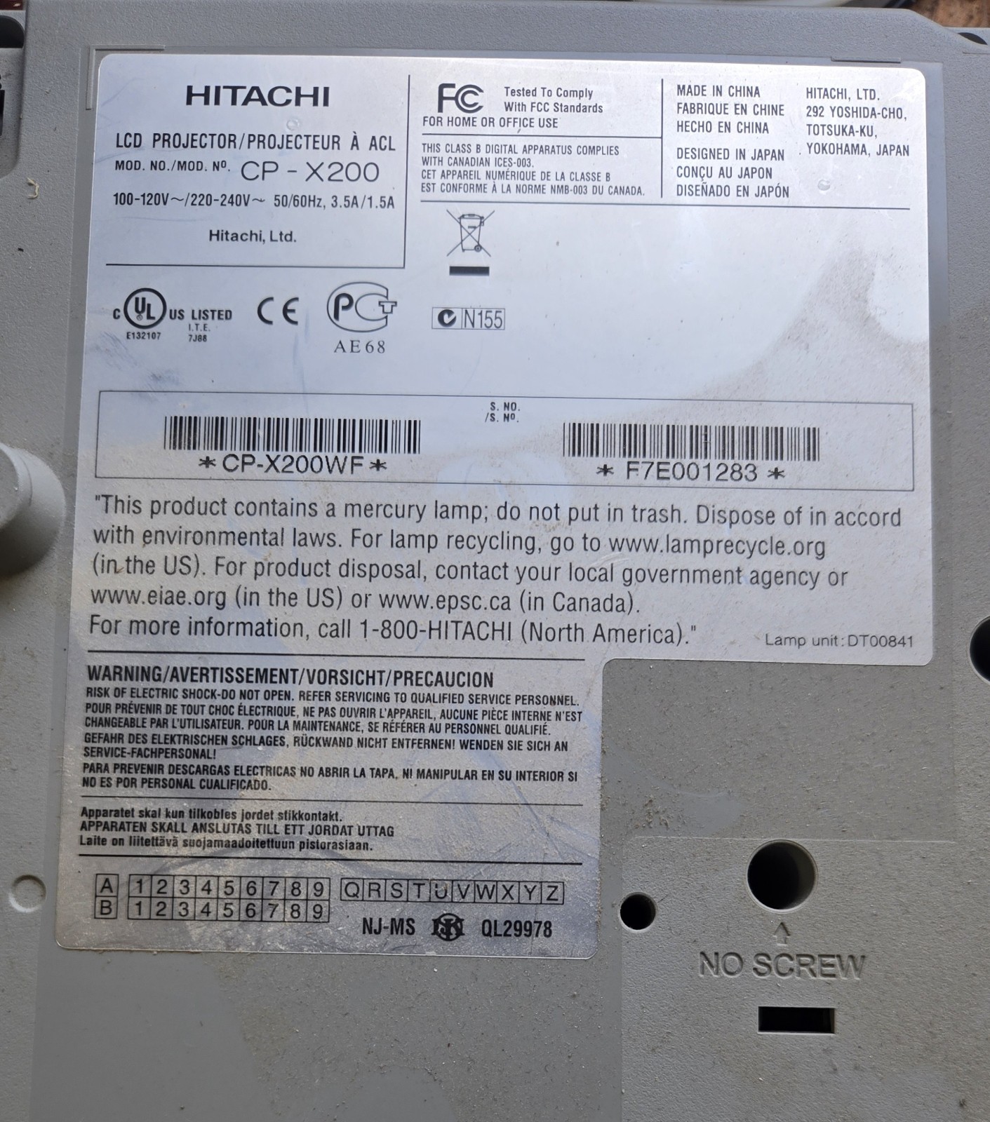 Hitachi Portable 3LCD LCD Projector Model CP-X200 Untested