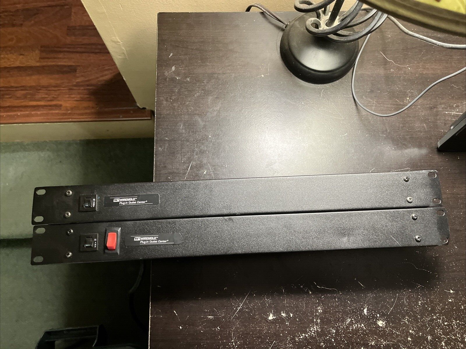LOT (2) WIREMOLD LEGRAND J06B0BX J06B2B