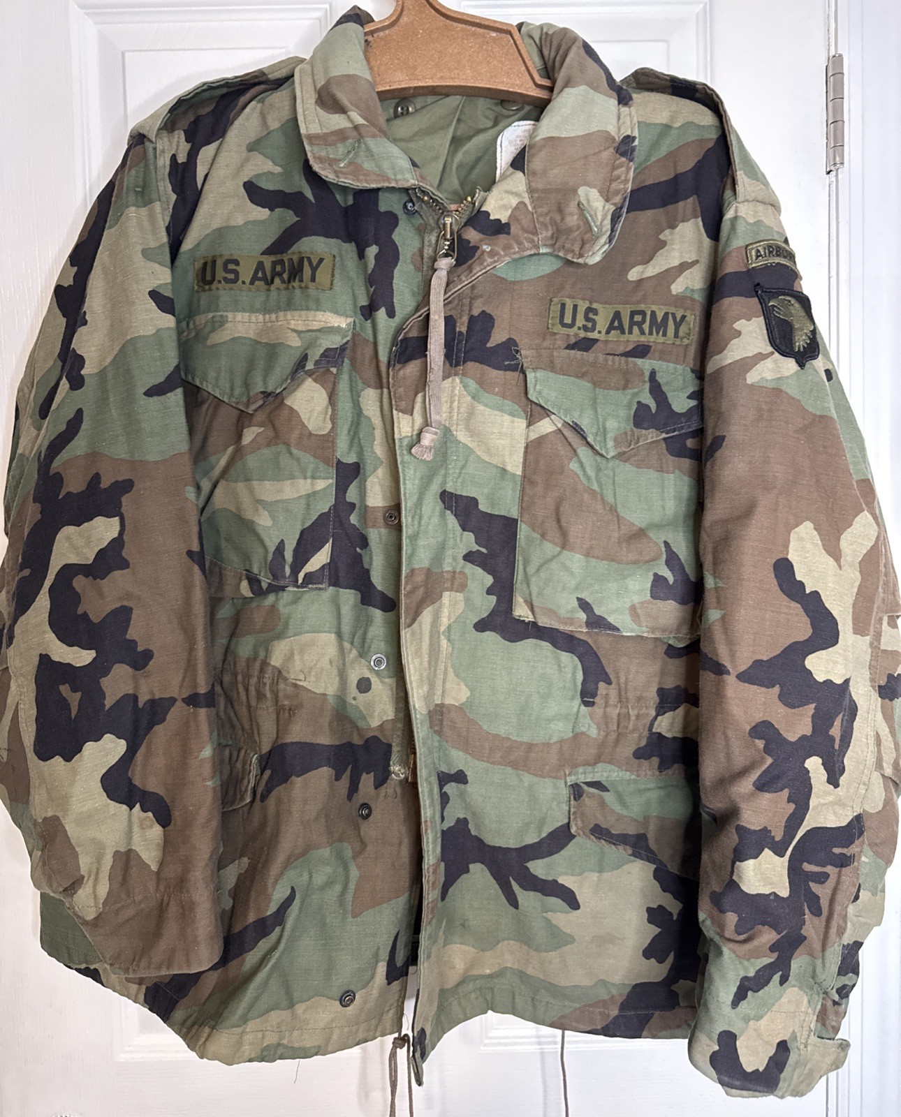 US Military COAT, COLD WEATHER, FIELD, WOODLAND CAMO SIZE Large Short