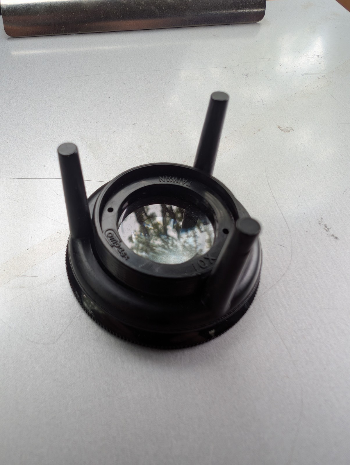 Genuine Bakelite 10X Tripod Magnifier
