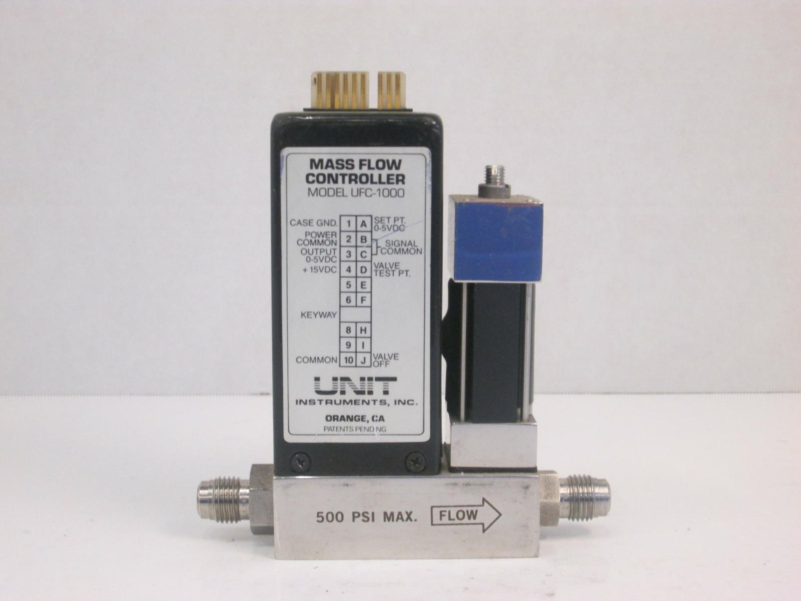 Unit UFC-1000, MFC, Mass Flow Controller, CHF3, 200 SCCM, Used