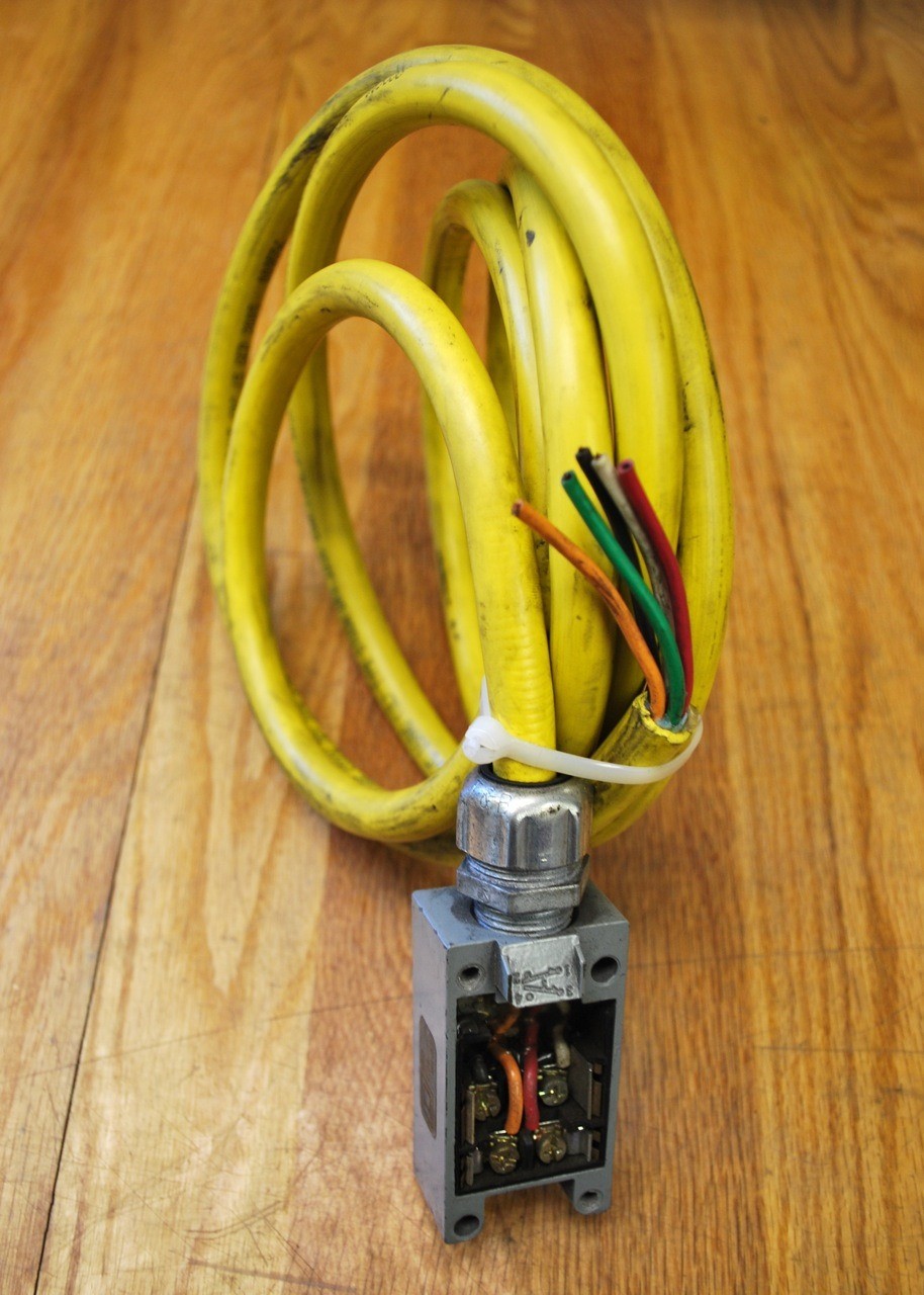 Square D 9007CT54 Limit Switch Recepticle - USED