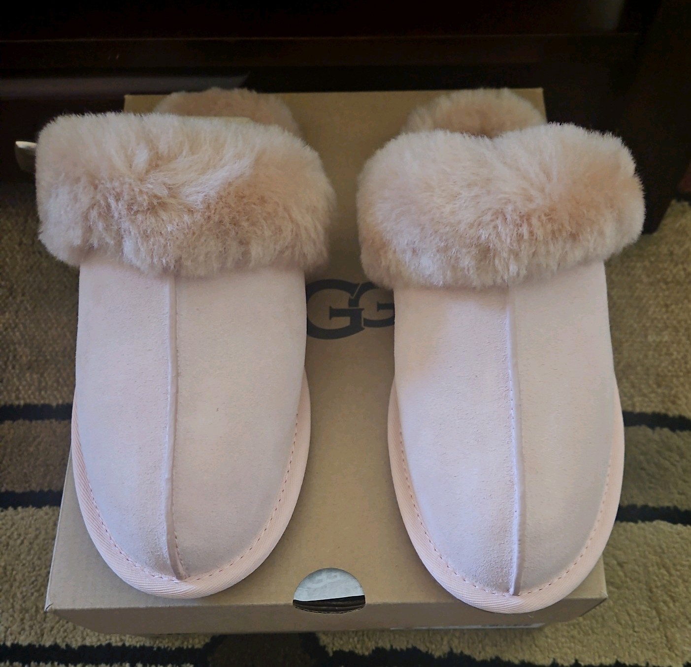 NIB UGG Women's Scuffette in Beige Blush