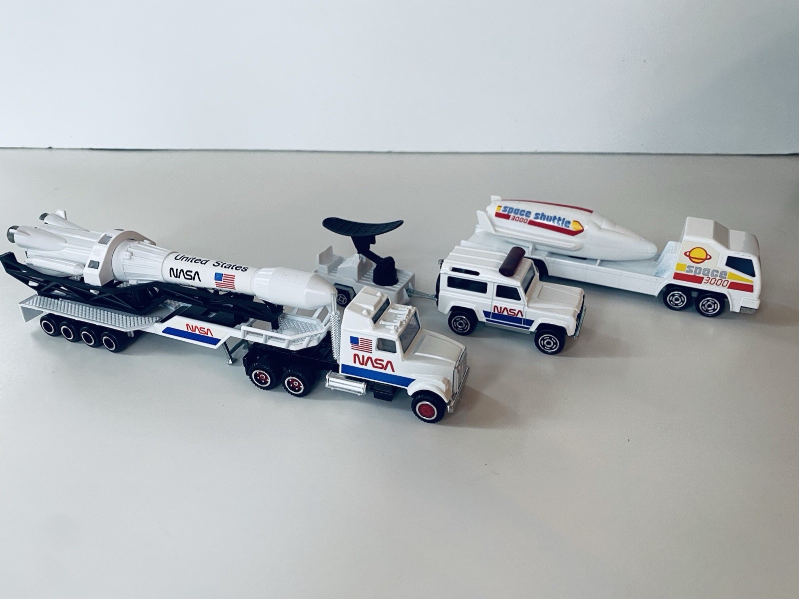 Majorette NASA Land Rover w/ Radar NASA Rocket & Space Shuttle 3000 Transporteur
