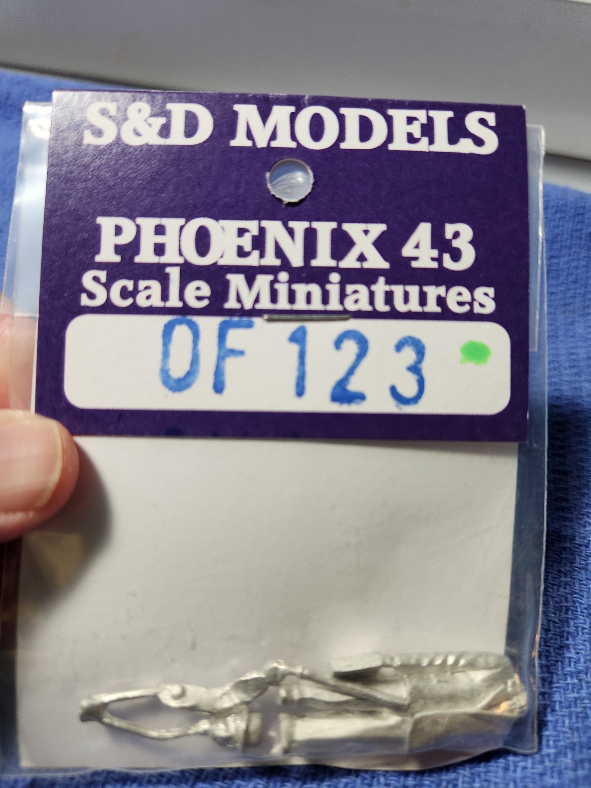 S&D Models Phoenix 43-OF 123-	Gentleman wearing suit and bowler hat