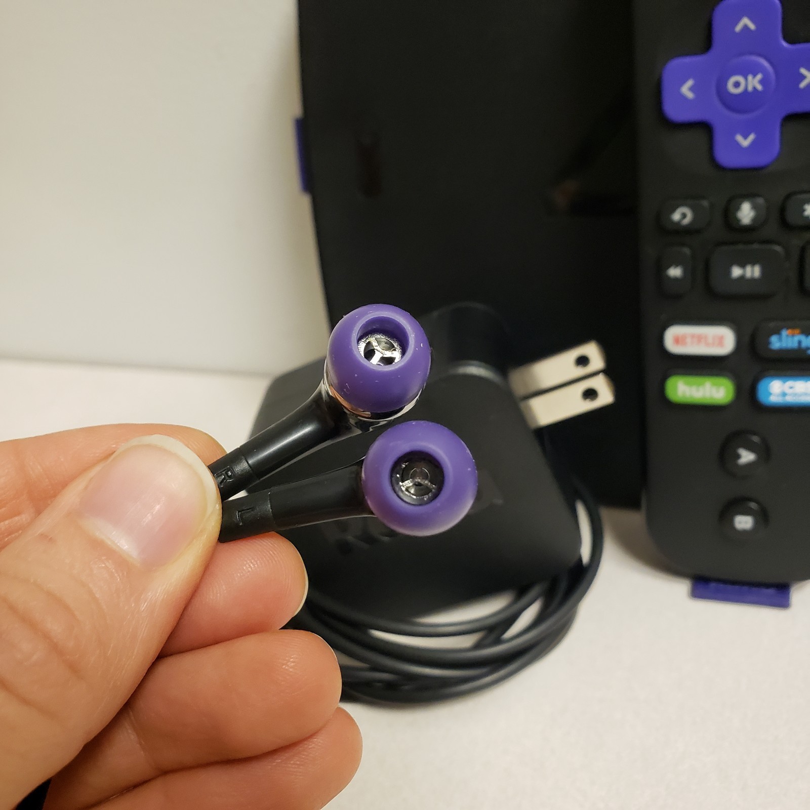 Old Roku 4 - 4th Generation Media Streamer Model 4400X Remote Black