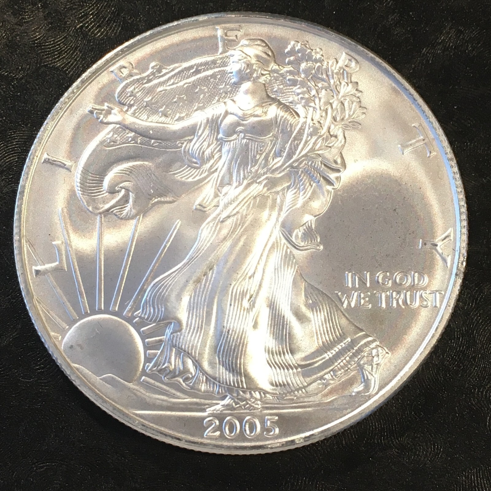 2005 Uncirculated American Silver Eagle US Mint Issue 1oz Pure Silver #o492