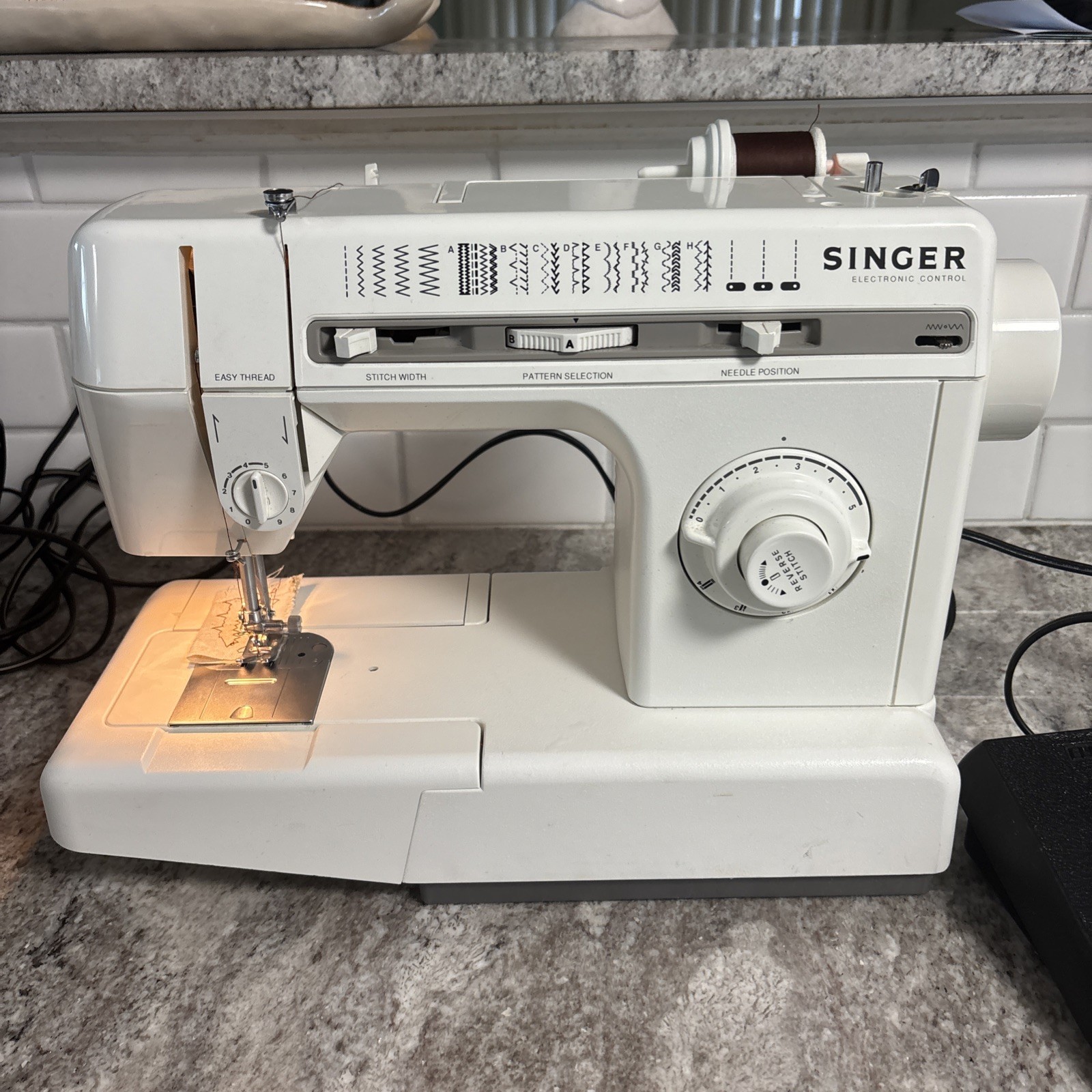 Singer Sewing Machine 4832C- W/ Pedal, Extras- Free Arm 18 Stitches! Works Great