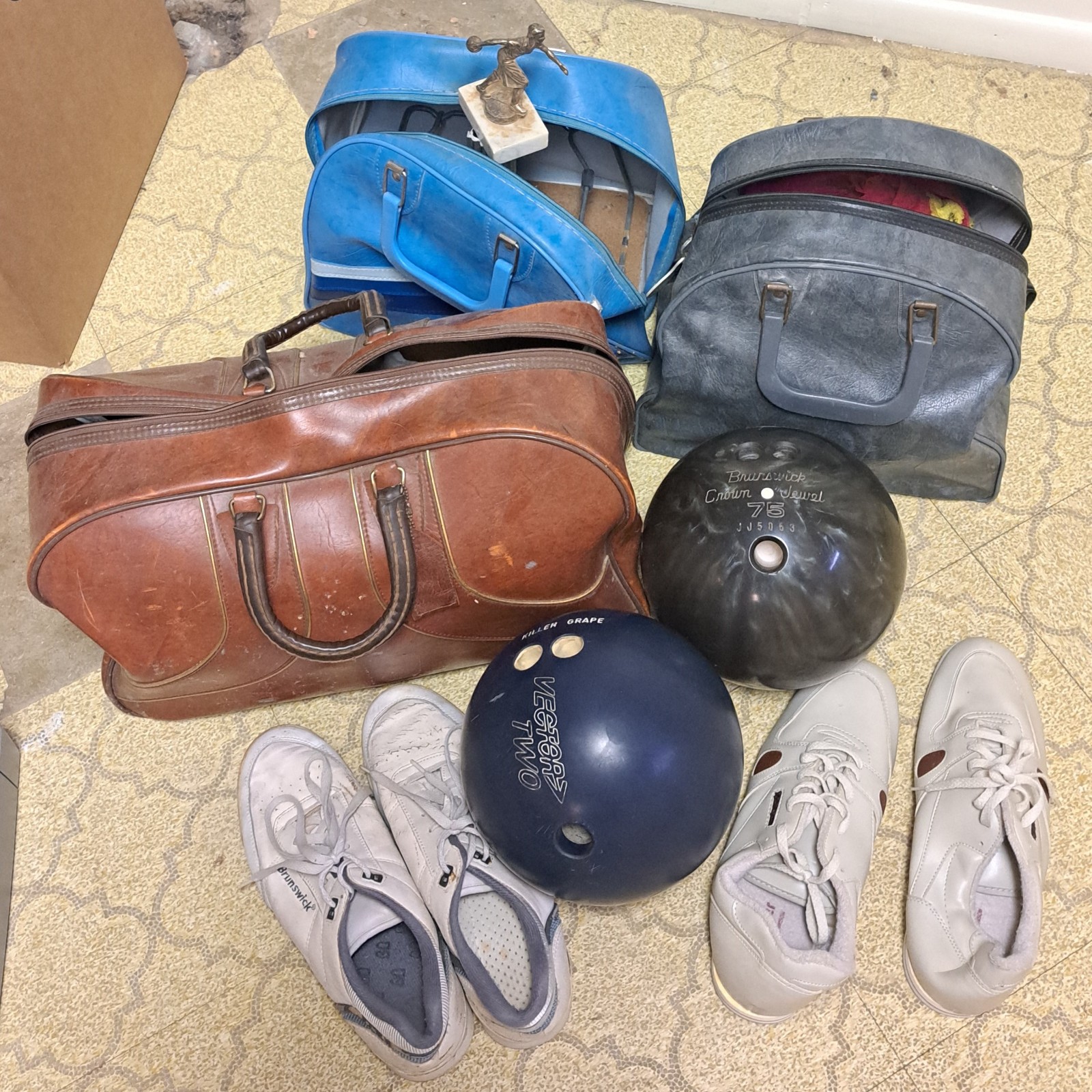 Vintage Bowling Bags Shoes, Balls Brunswick Crown Jewel, Columbia 300 Vector Two