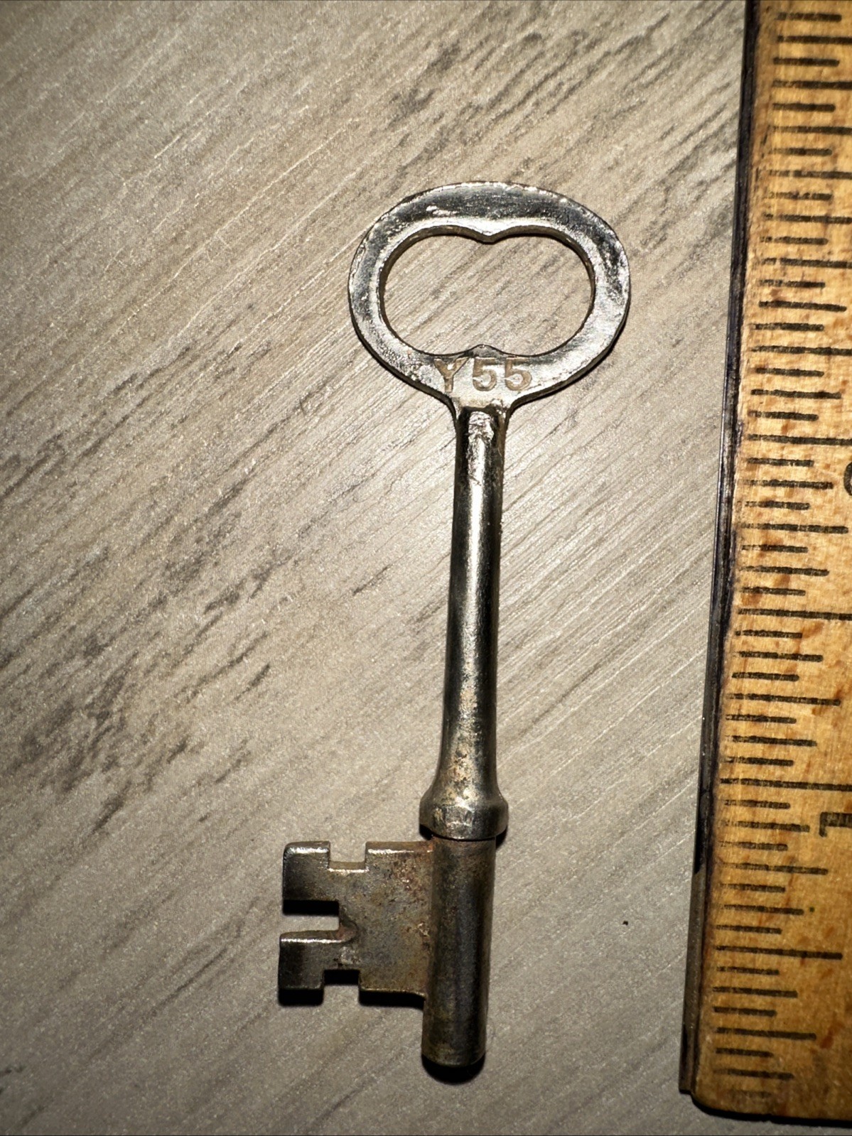 Antique Skeleton Key Solid Barrel #Y55 Unique Head Design
