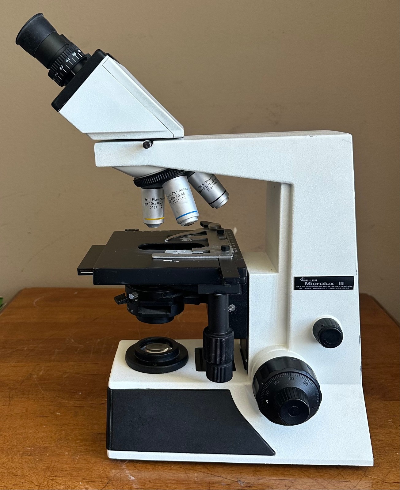 Seiler Instrument Microlux III Binocular Microscope w/4x 10x 40x 100x Objectives