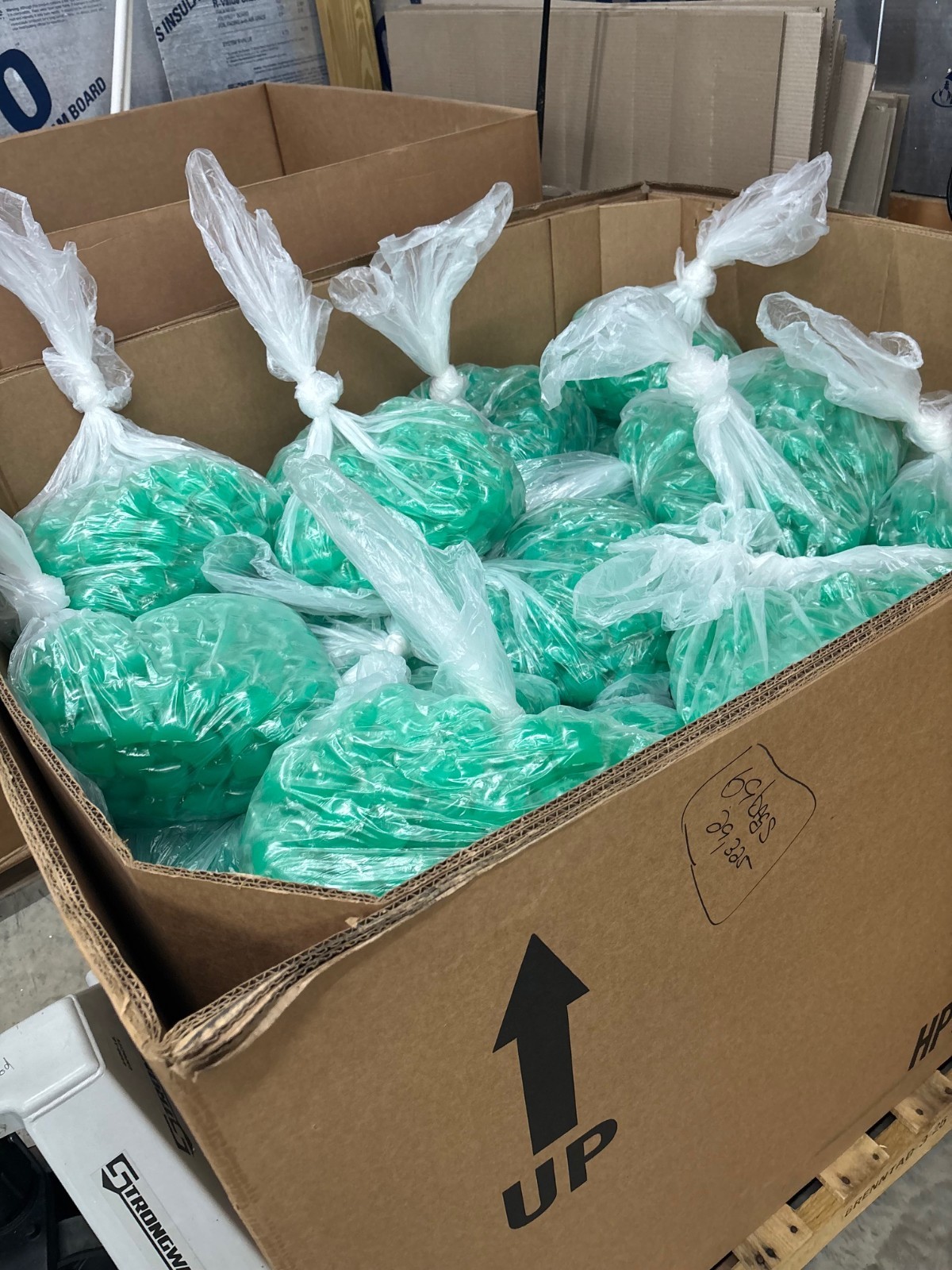 Bulk bag of Gain Detergent Laundry pods/pacs approx 300 ct