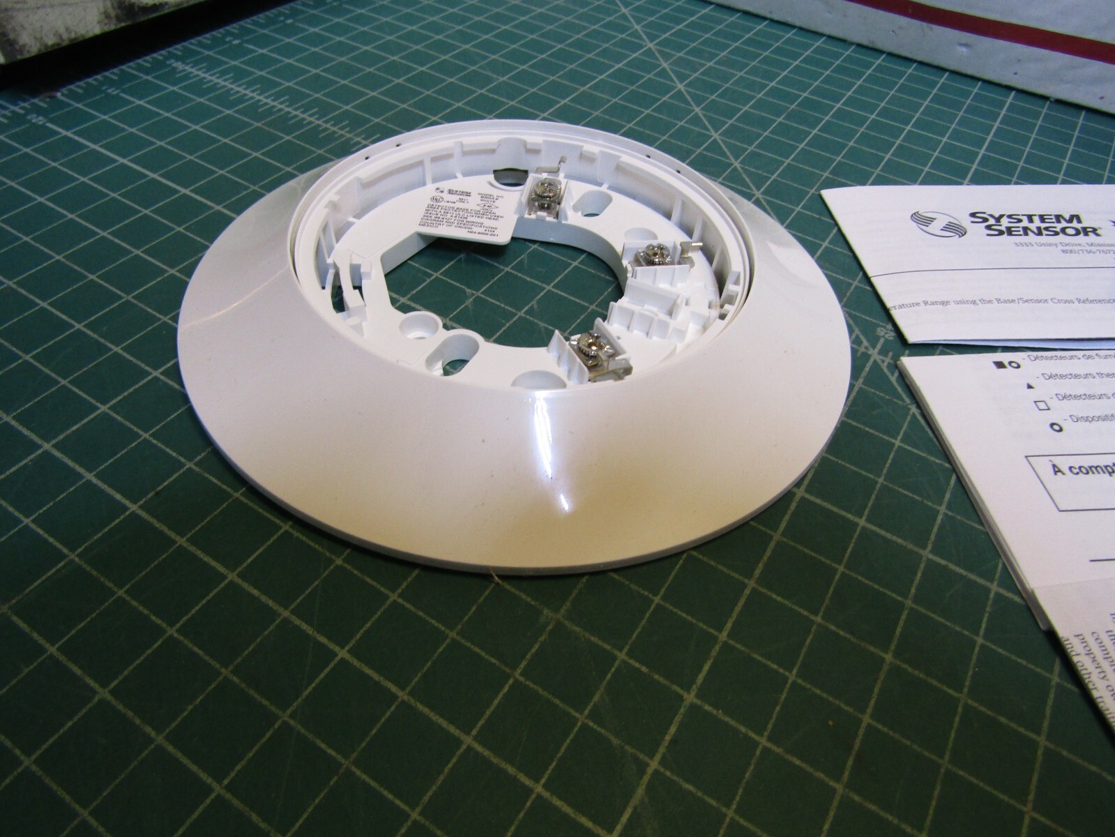 1 – New System Sensor B300A-6 White Detector Base. NEW in Box