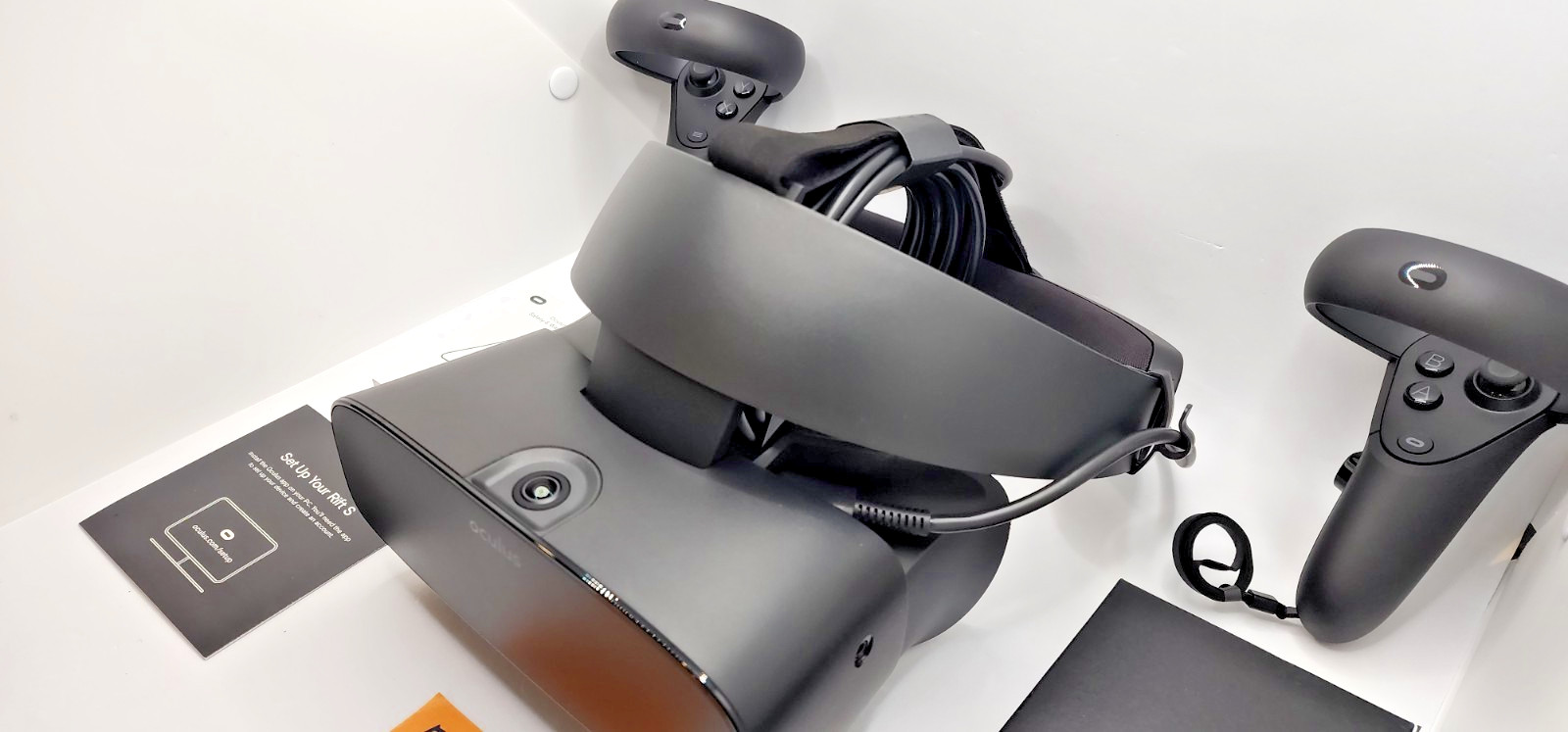 NEW Oculus Rift S PC Powered VR Gaming Headset w/ Controllers FULL KIT