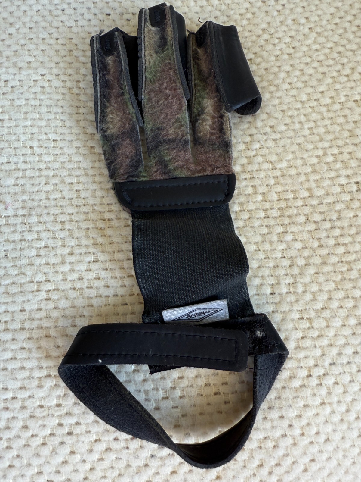 Neet Archery Finger Tabs and Arm Guard
