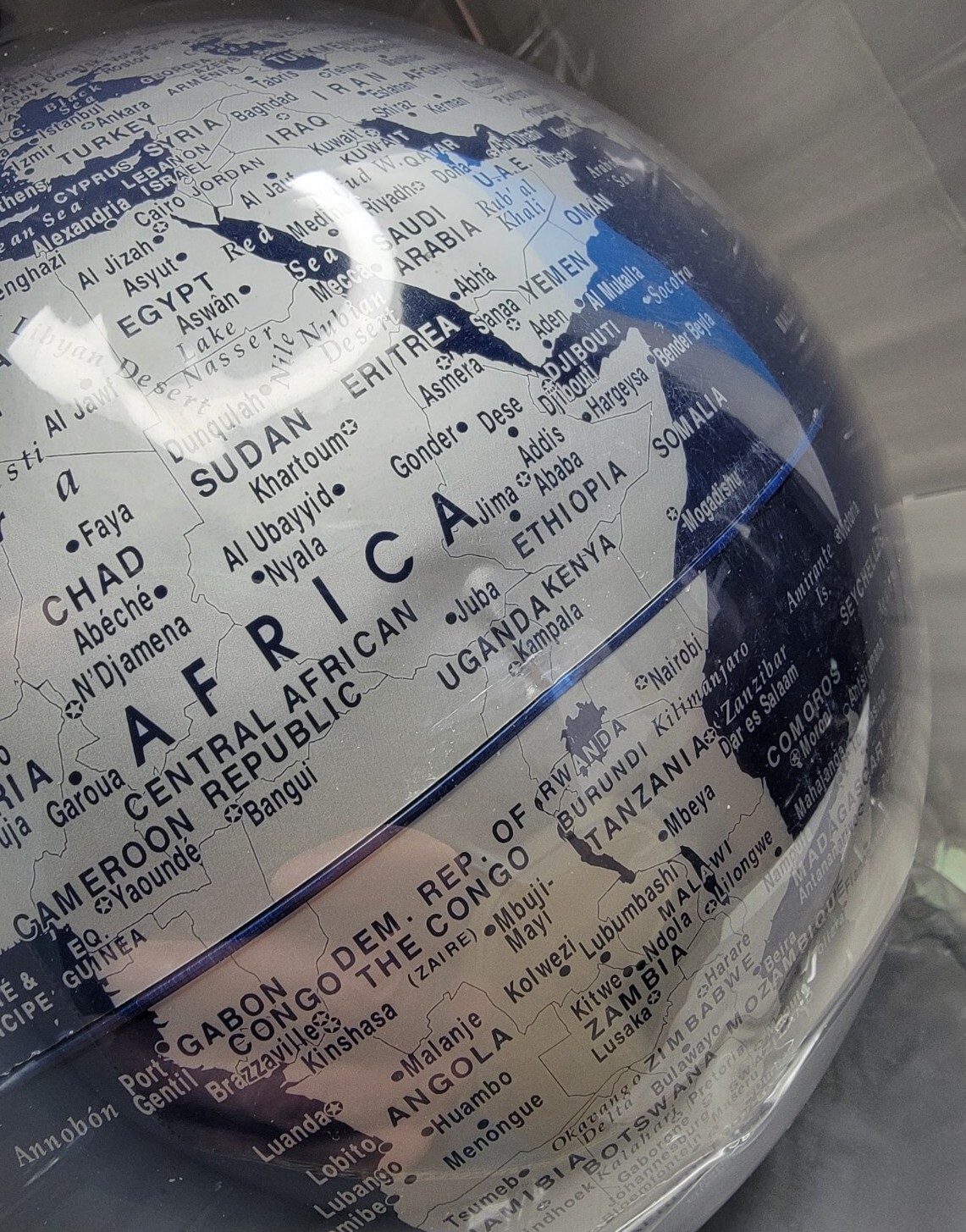 Fascinations World Map Globe Floating Magnetic Levitating Globe. 8" (Read Desc)