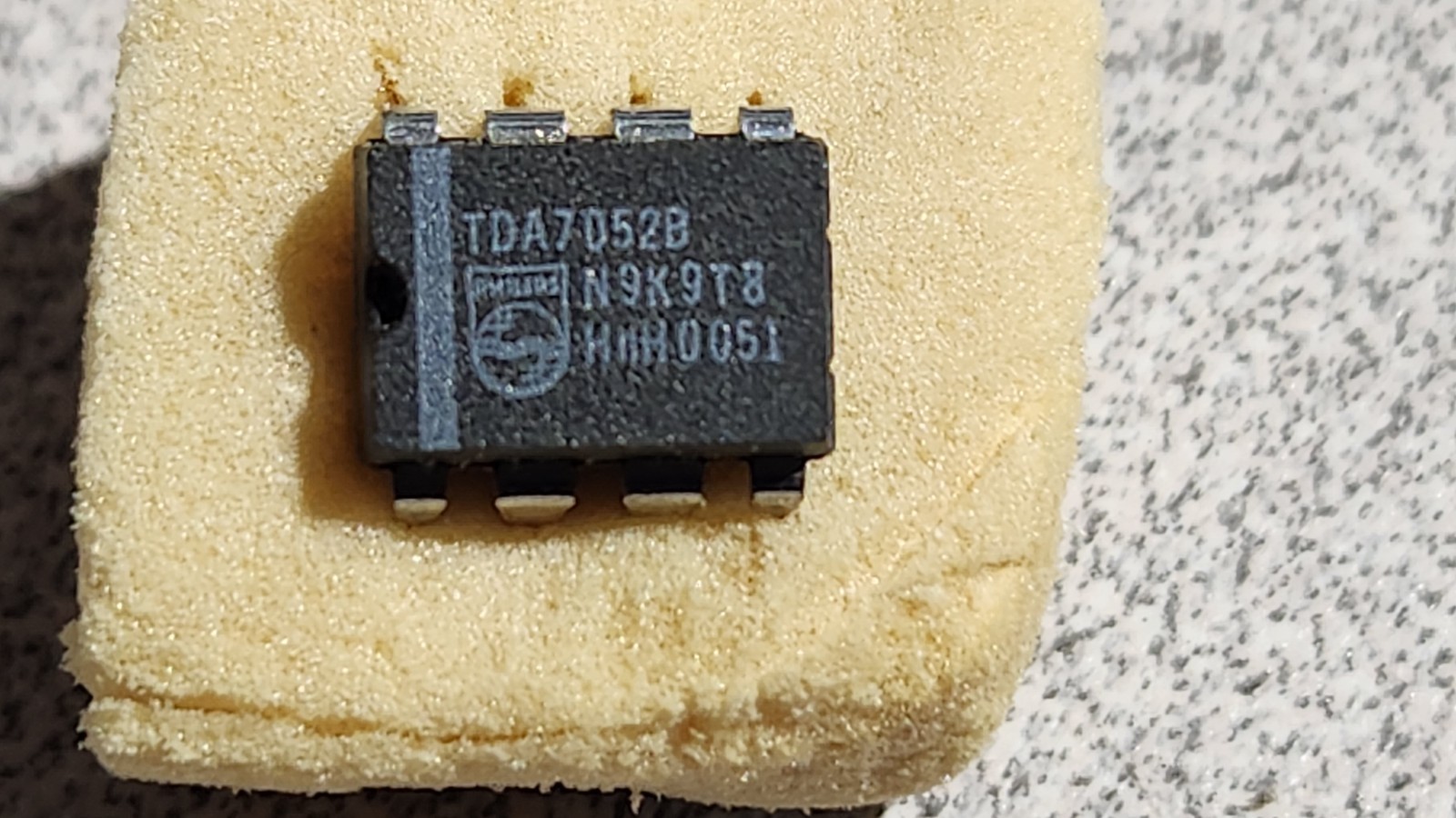 ST IC TDA7052B STEREO AMP DIP-8 (ONE IC) USED BY VARIOUS BRANDS AND MODELS