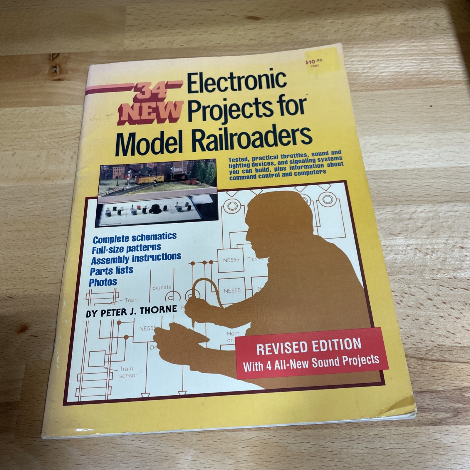 Electronic Projects for Model Railroaders by Peter J. Thorne Revised Edition