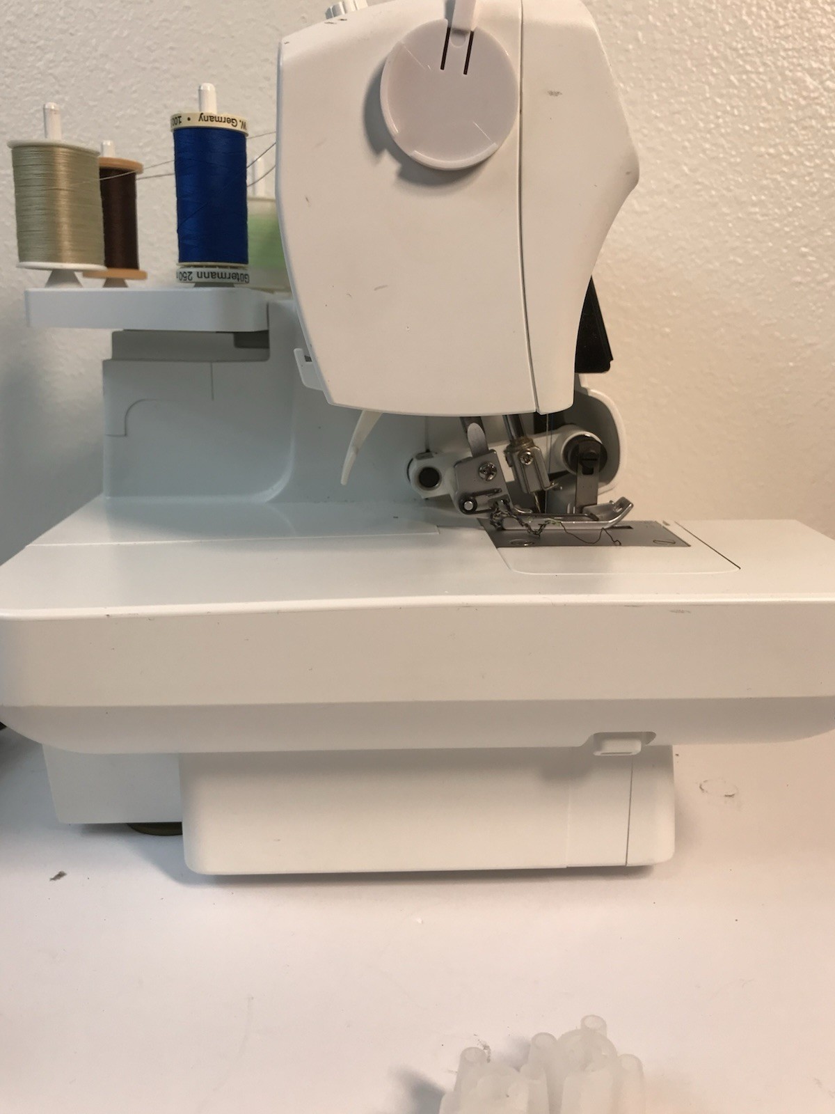 PFAFF Hobby Lock 2.0 - German Design Sterger Sewing Machine - READ DESCRIPTION