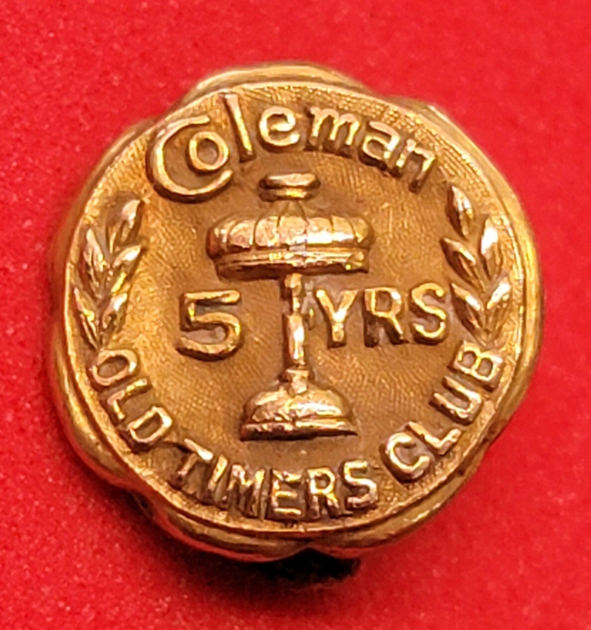 VINTAGE COLEMAN LANTERN BADGE EARLY WHITEHEAD AND HOAG PIN OLD TIMERS CLUB