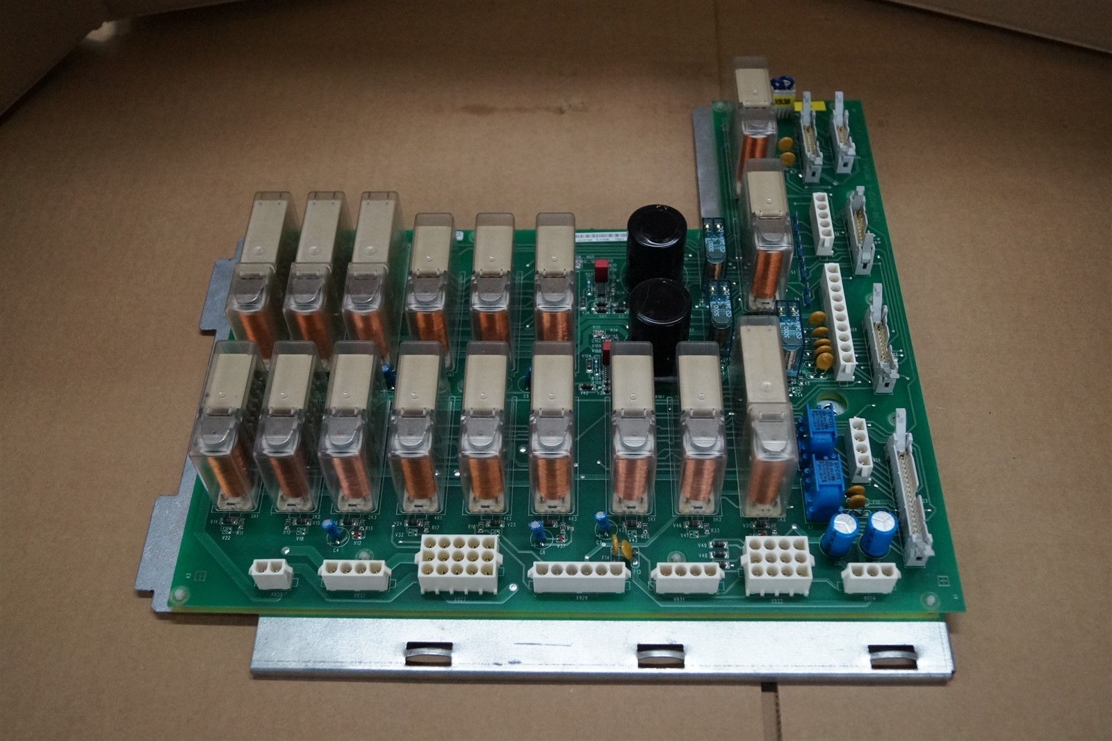 Kuka KRC1 FE207 Safety Relay Board 390-00212-0 TESTED