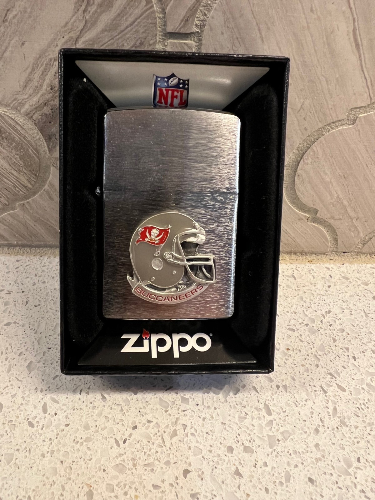 TAMPA BAY BUCCANEERS ZIPPO LIGHTER NFL NEW Hard to find