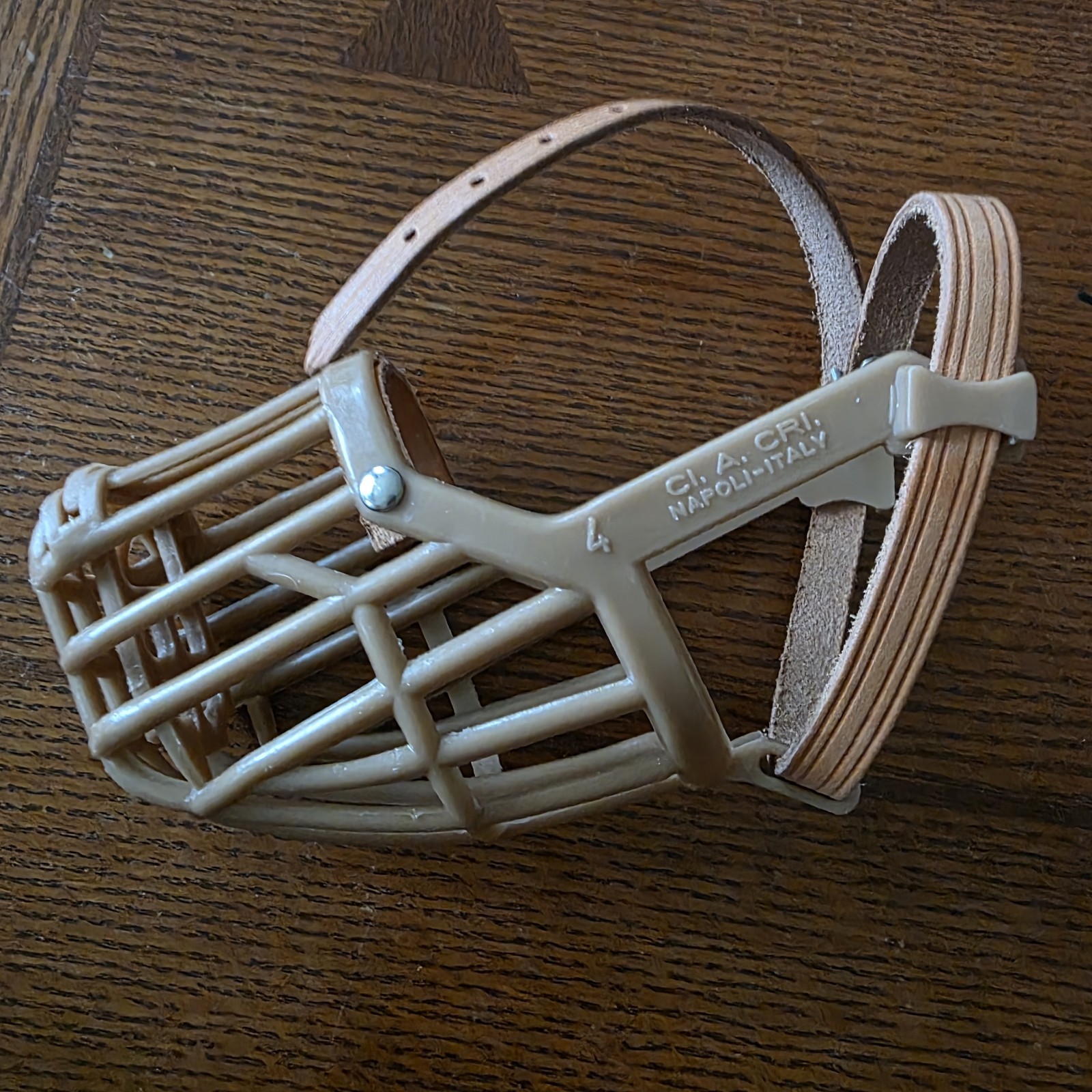 OmniPet- Tan Italian Basket Muzzle Sz 4 New w/out Tags Beagles, Small Spaniels