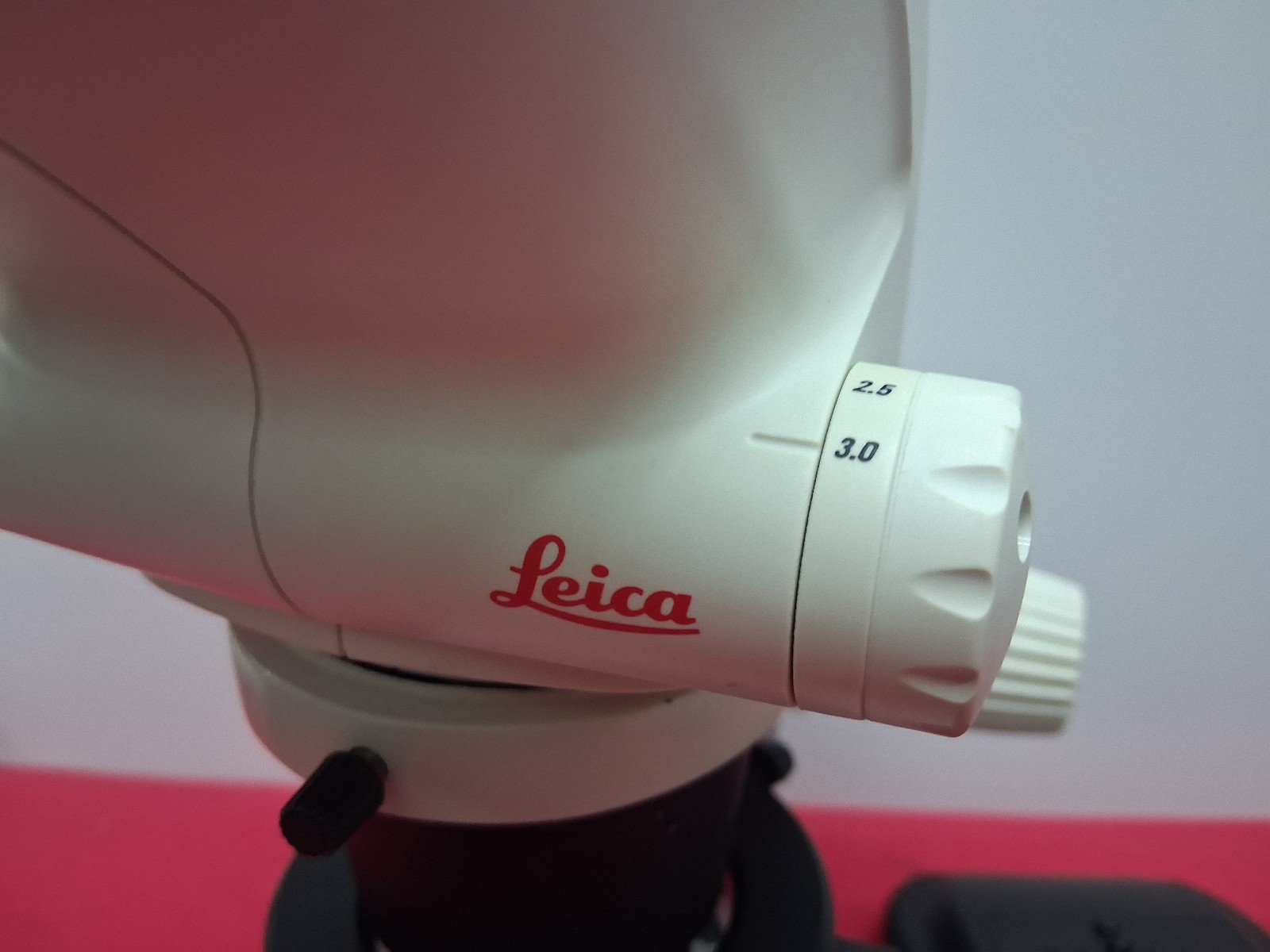 LEICA S4E STEREO ZOOM MICROSCOPE 6.3 -30 X MAGNIFICATION WITH STAND & LED LIGHT