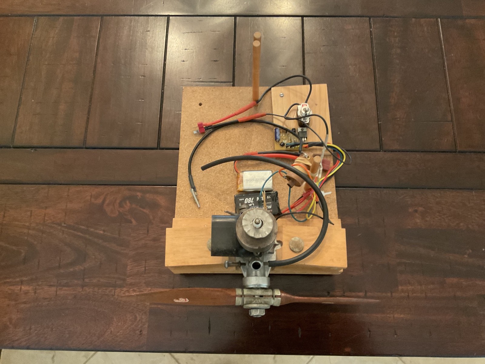 UNIQUE R/C TEST STAND WITH SUPER 60 OK ENGINE NICE!