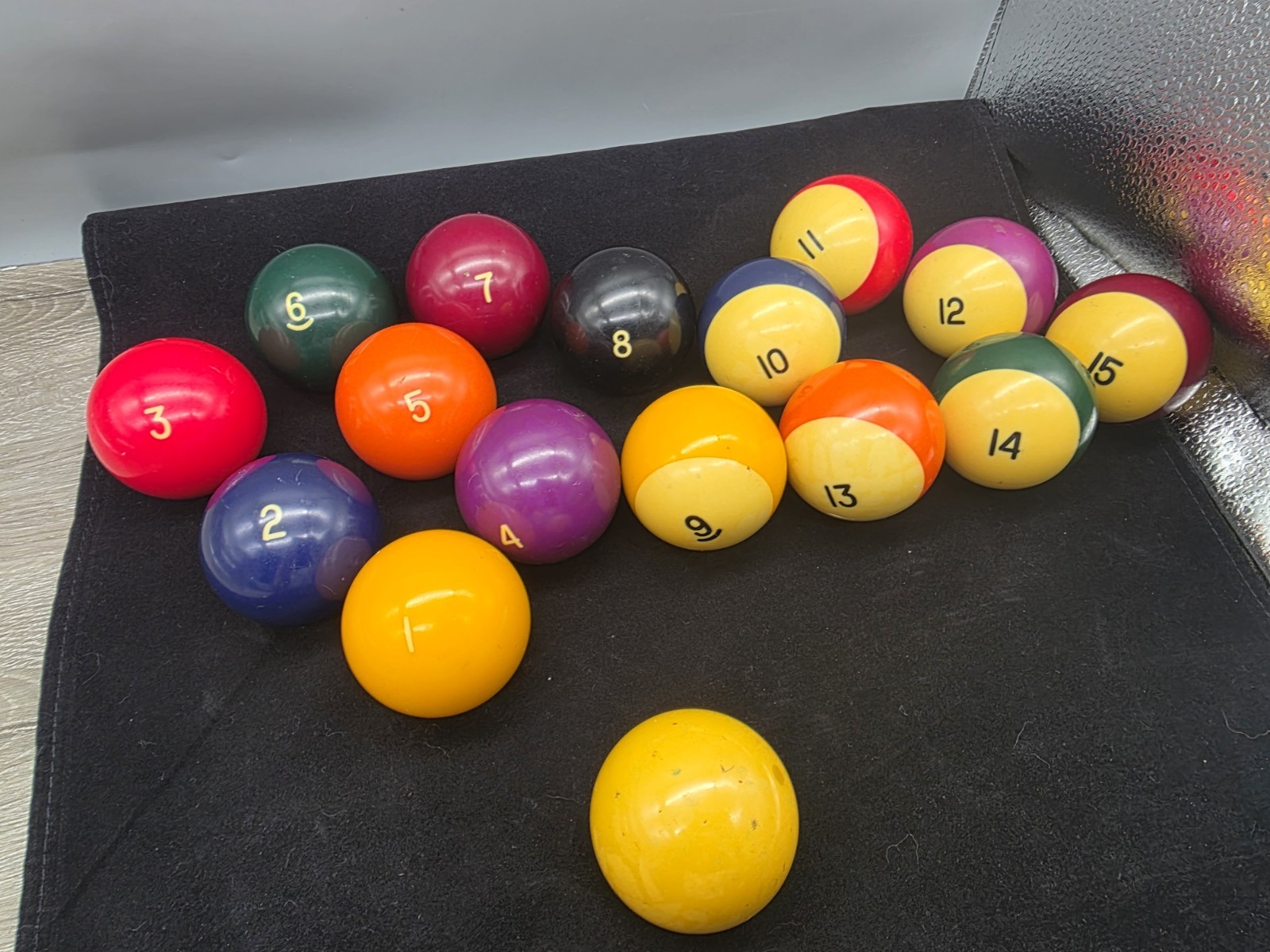 Vintage  "No-Sticks" Balls Set of 15 Plus Cue, No Circle Around Numbers