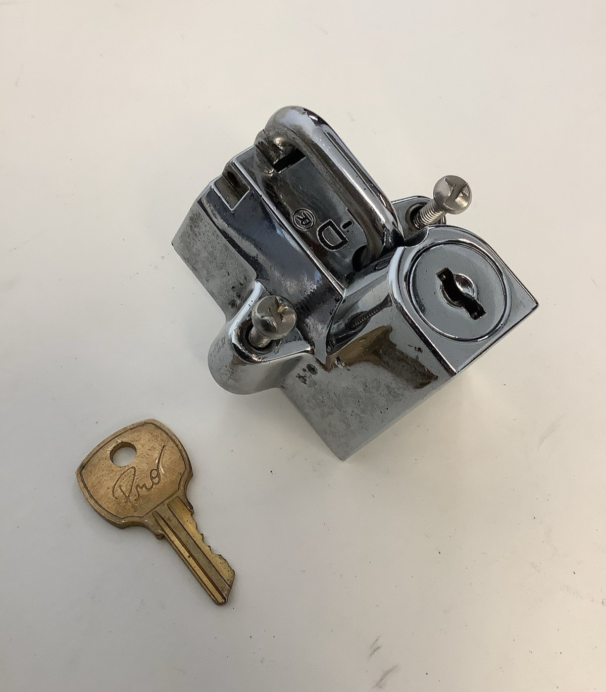 HARLEY DAVIDSON Engine Guard HELMET LOCK #45732-86 With Key