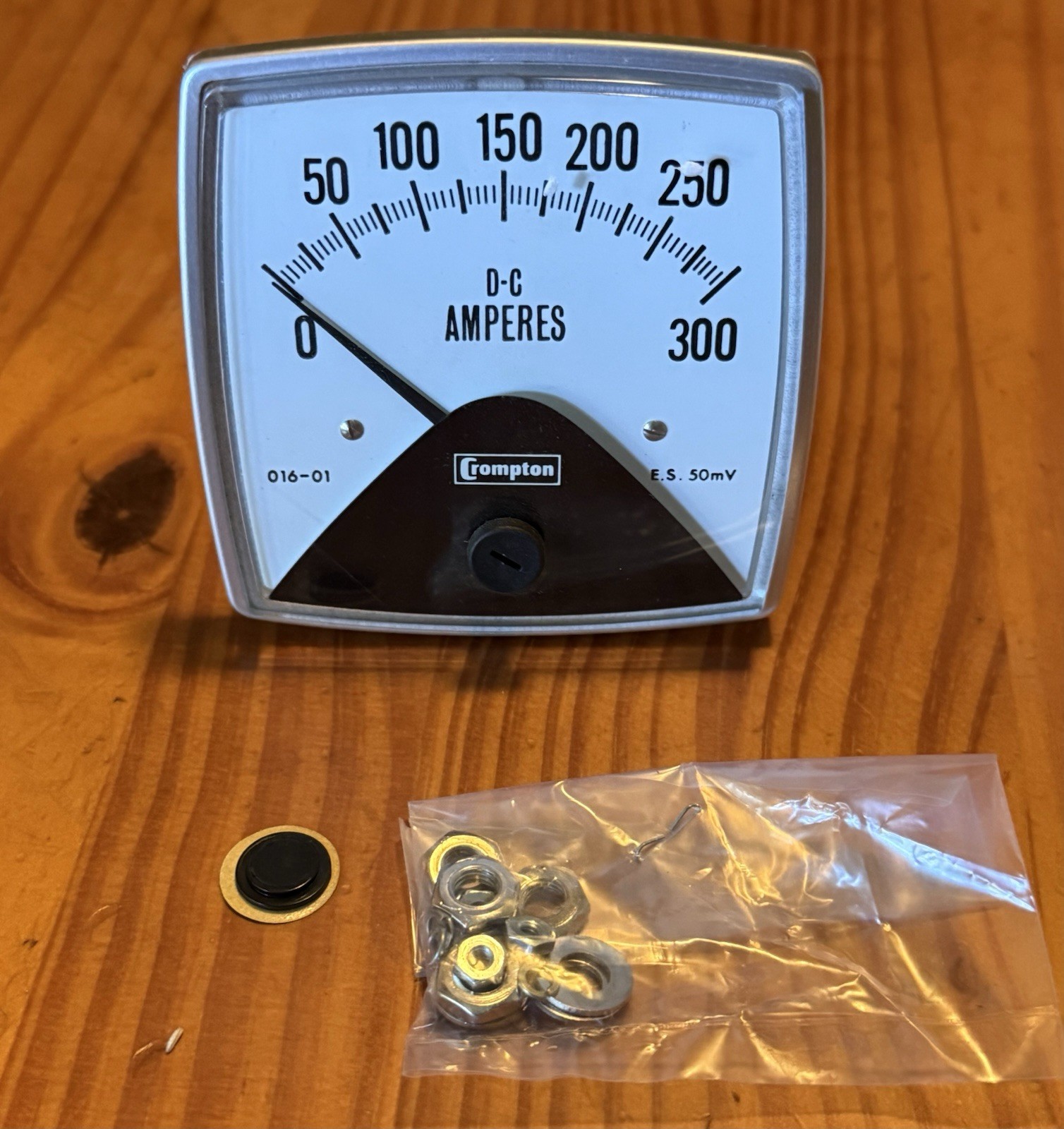 Crompton Analog Panel Meter Model 016-01 EXRX 0-300A New w/Box VG1