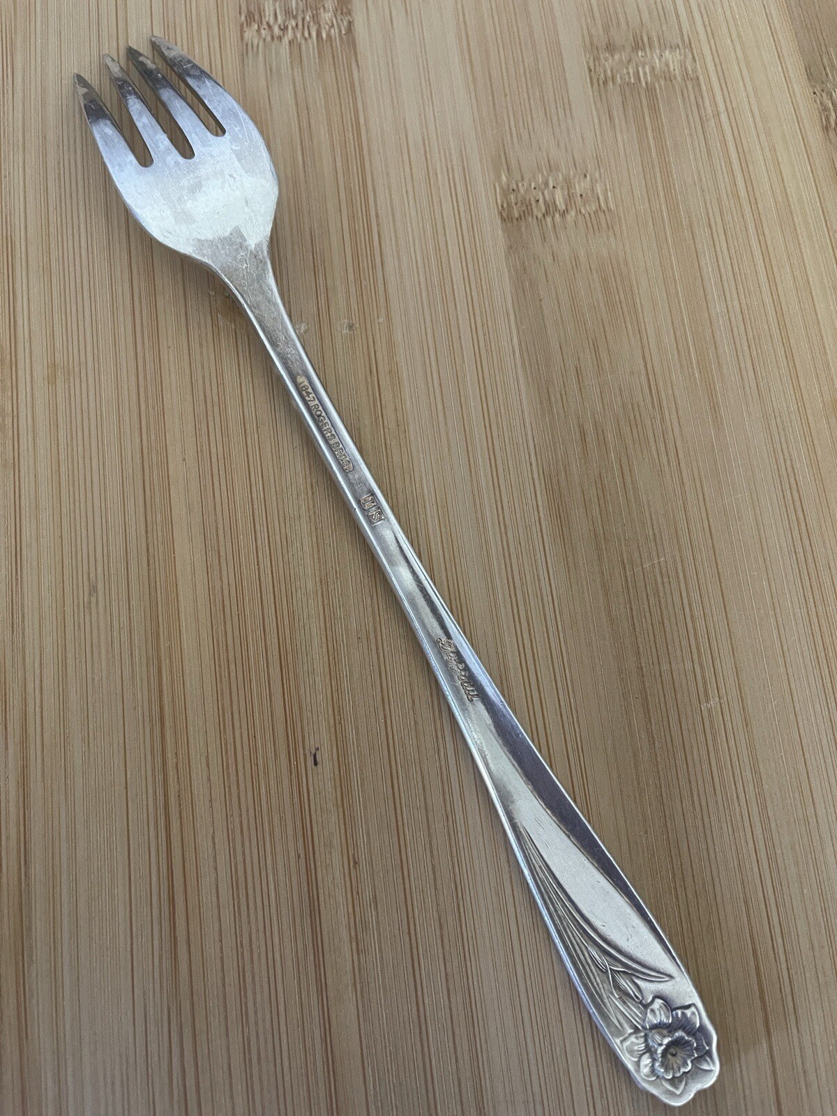 1847 Rogers IS Silverplate DAFFODIL Dinner Grille Fork 7.75"