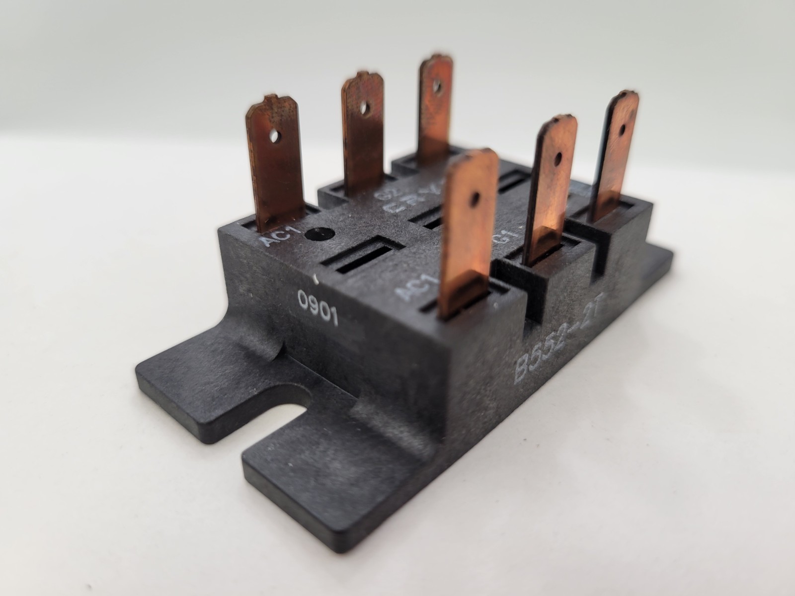 Crydom B552-2T Solid State Relay Power Module Screw Mount 25 Amp B-2T Series