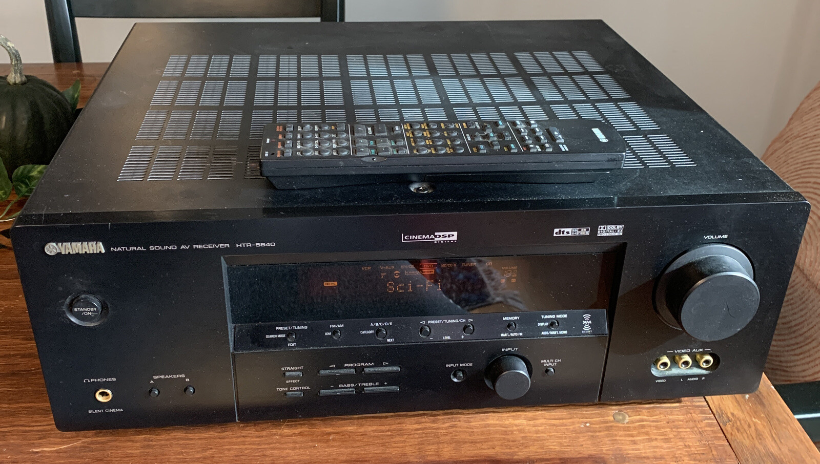 Yamaha HTR 5840 6.1 Channel Surround Sound 350 Watt AV Receiver W/REMOTE BUNDLED