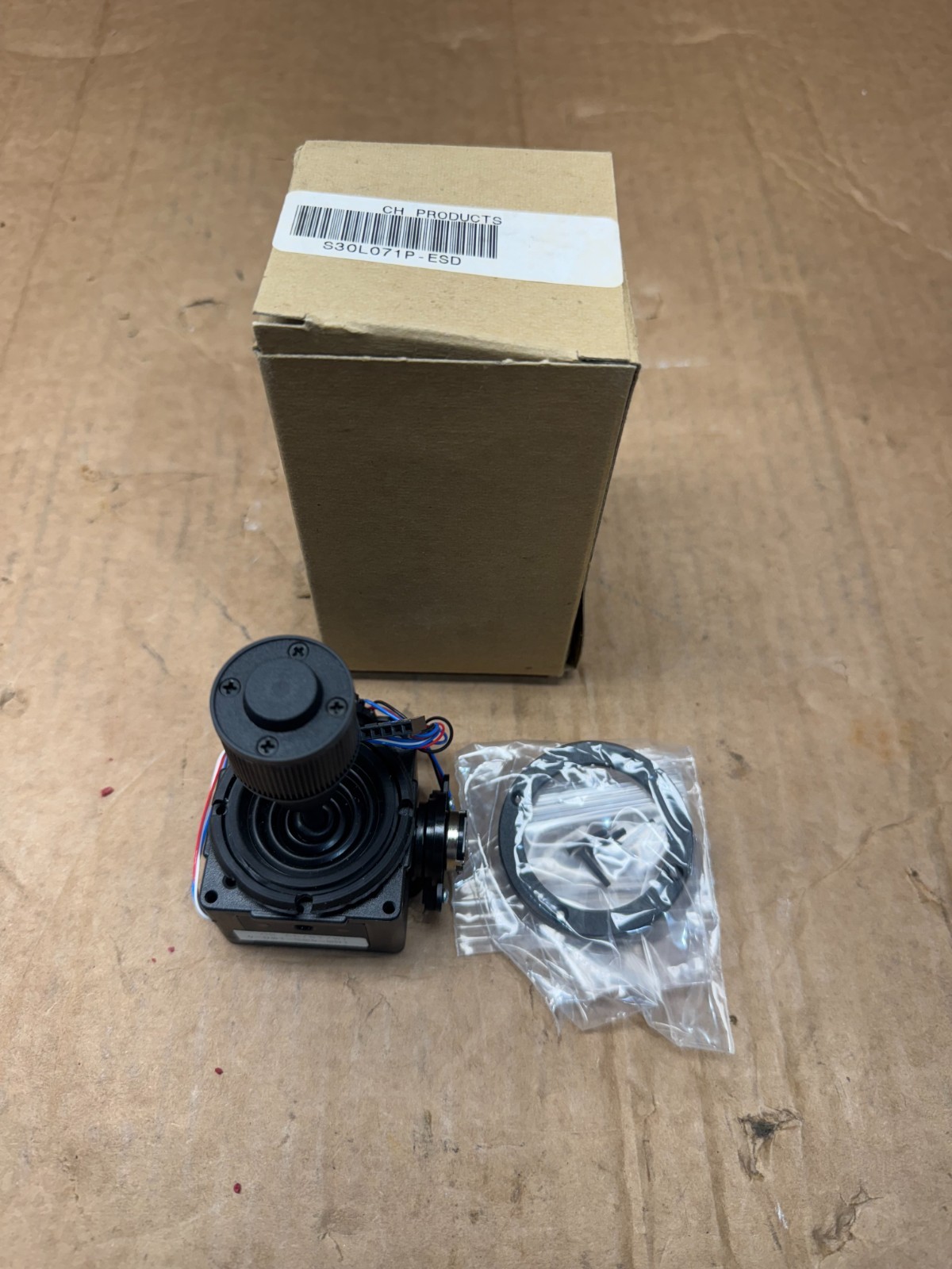 NEW IN BOX CH PRODUCTS 180-405-108-4 TOGGLE SWITCH S30L071P-ESD