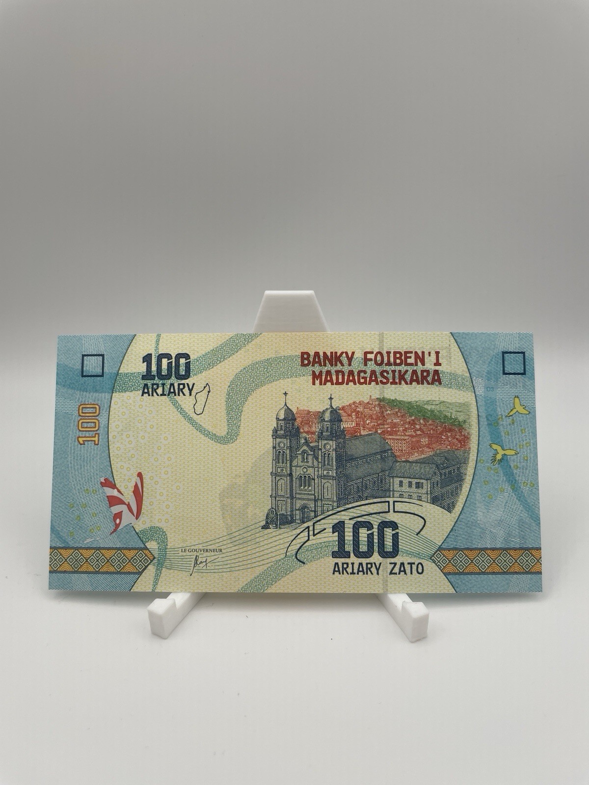 Madagascar 100 Ariary 2017 Uncirculated Banknote