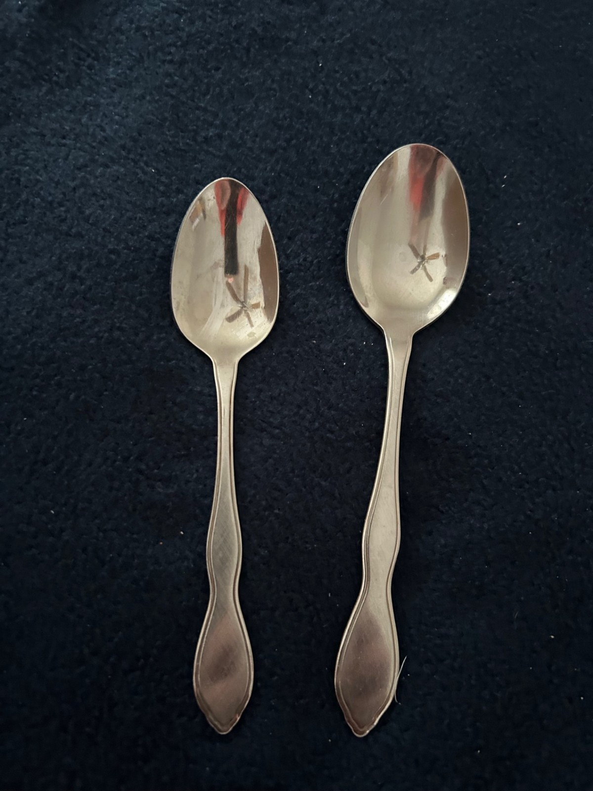 6-inch teaspoon, 6 7/8-inch place oval soup spoon Rogers Oneida Deluxe Twilight
