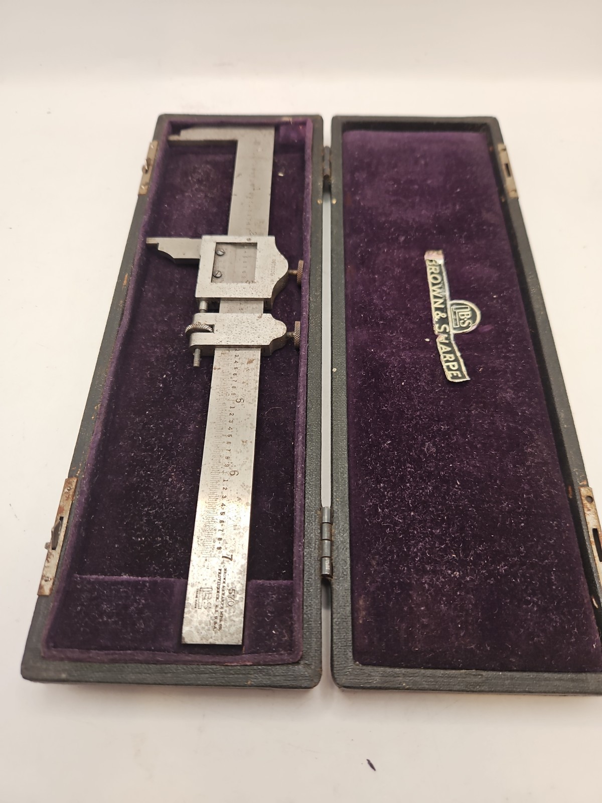Brown And Sharpe Mfg Co No 570 7" Vernier Caliper With Case